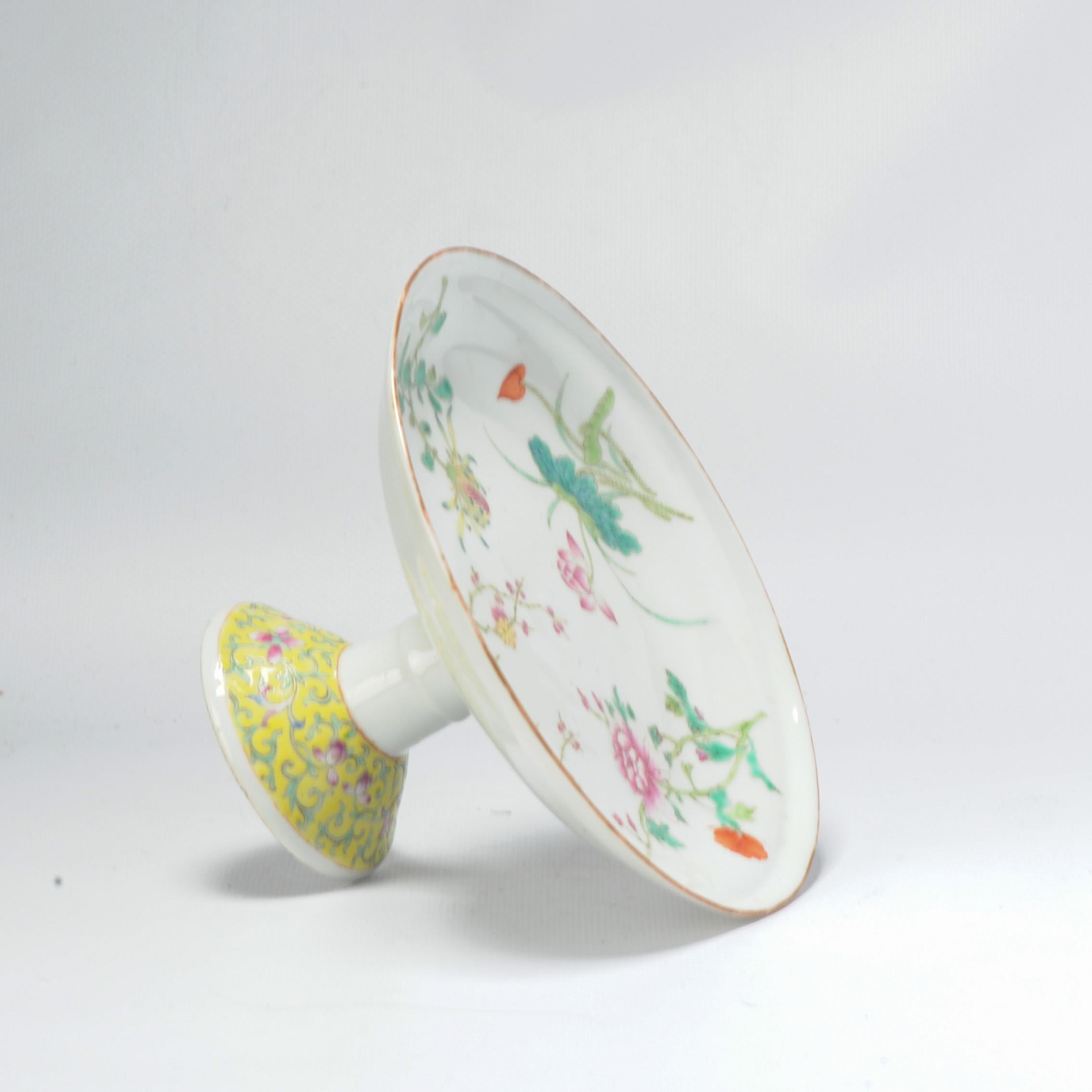 19th Century Superior Quality Guangxu or Minguo Chinese Porcelain Tazza with Flowers For Sale