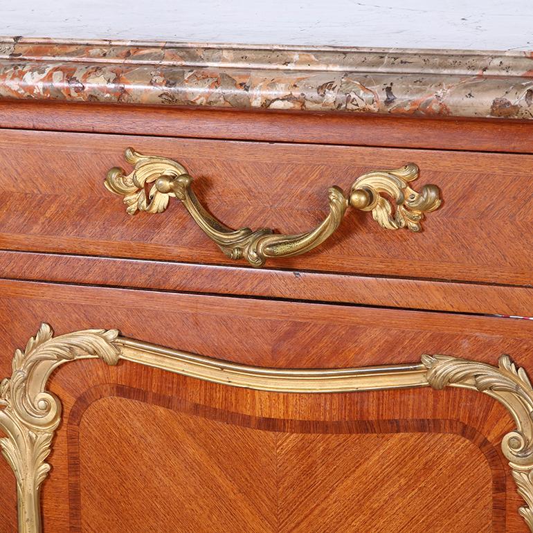 20ième siècle Buffet de qualité supérieure en bois de roi Louis XV avec dessus en marbre en vente