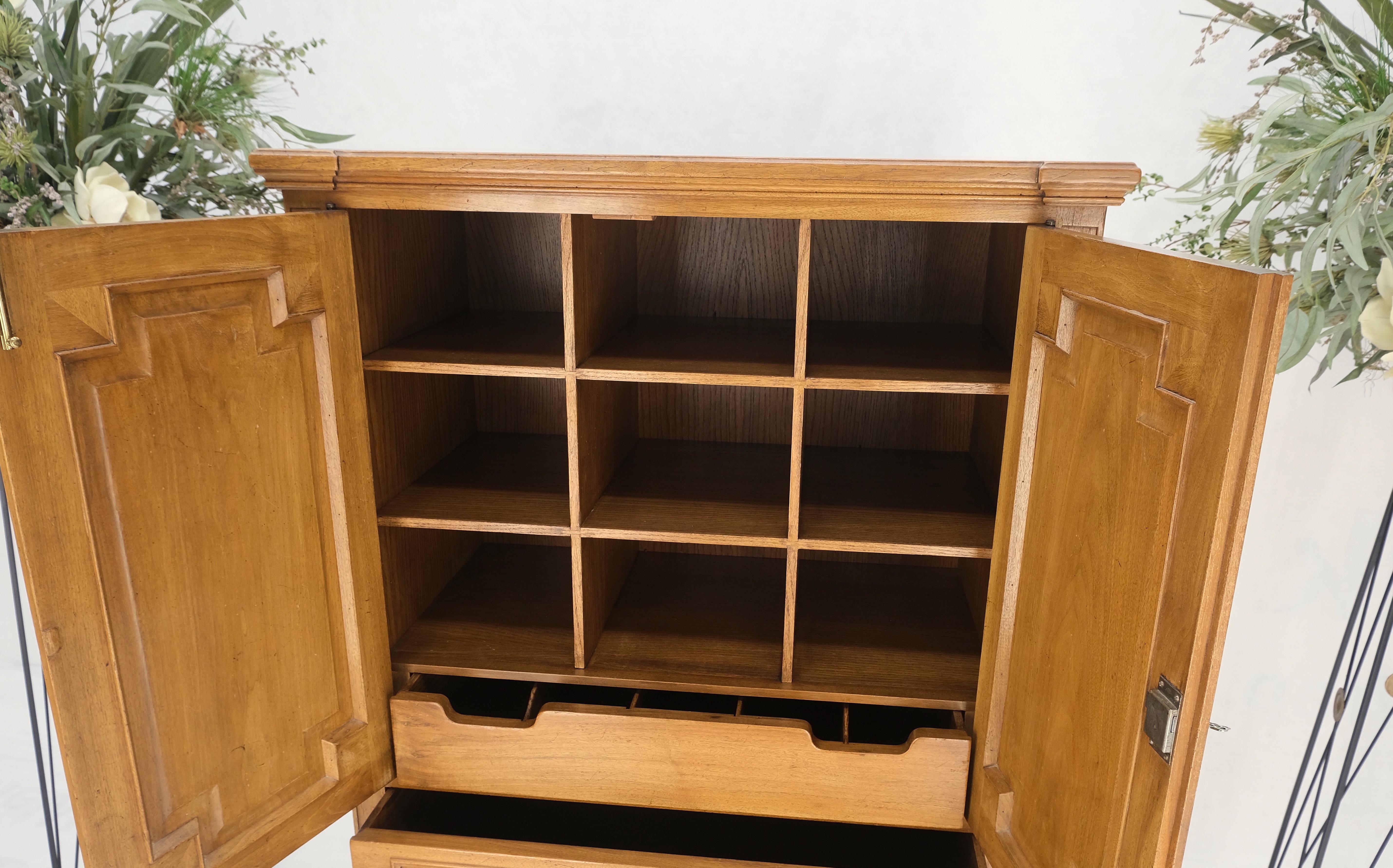 Superior Quality Raised Panel High Chest Dresser Cabinet Dresser MINT! For Sale 2