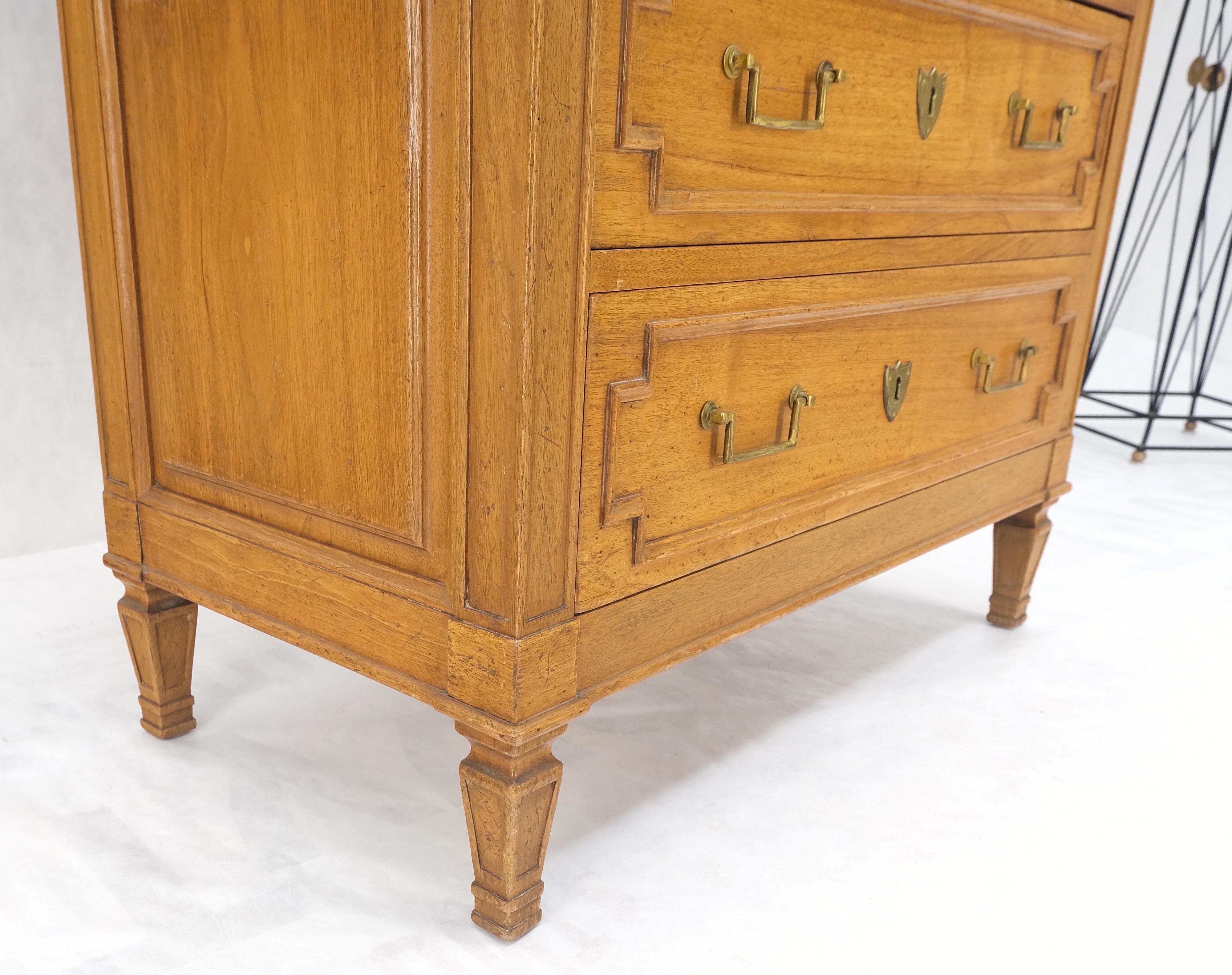 Superior Quality Raised Panel High Chest Dresser Cabinet Dresser MINT! For Sale 9