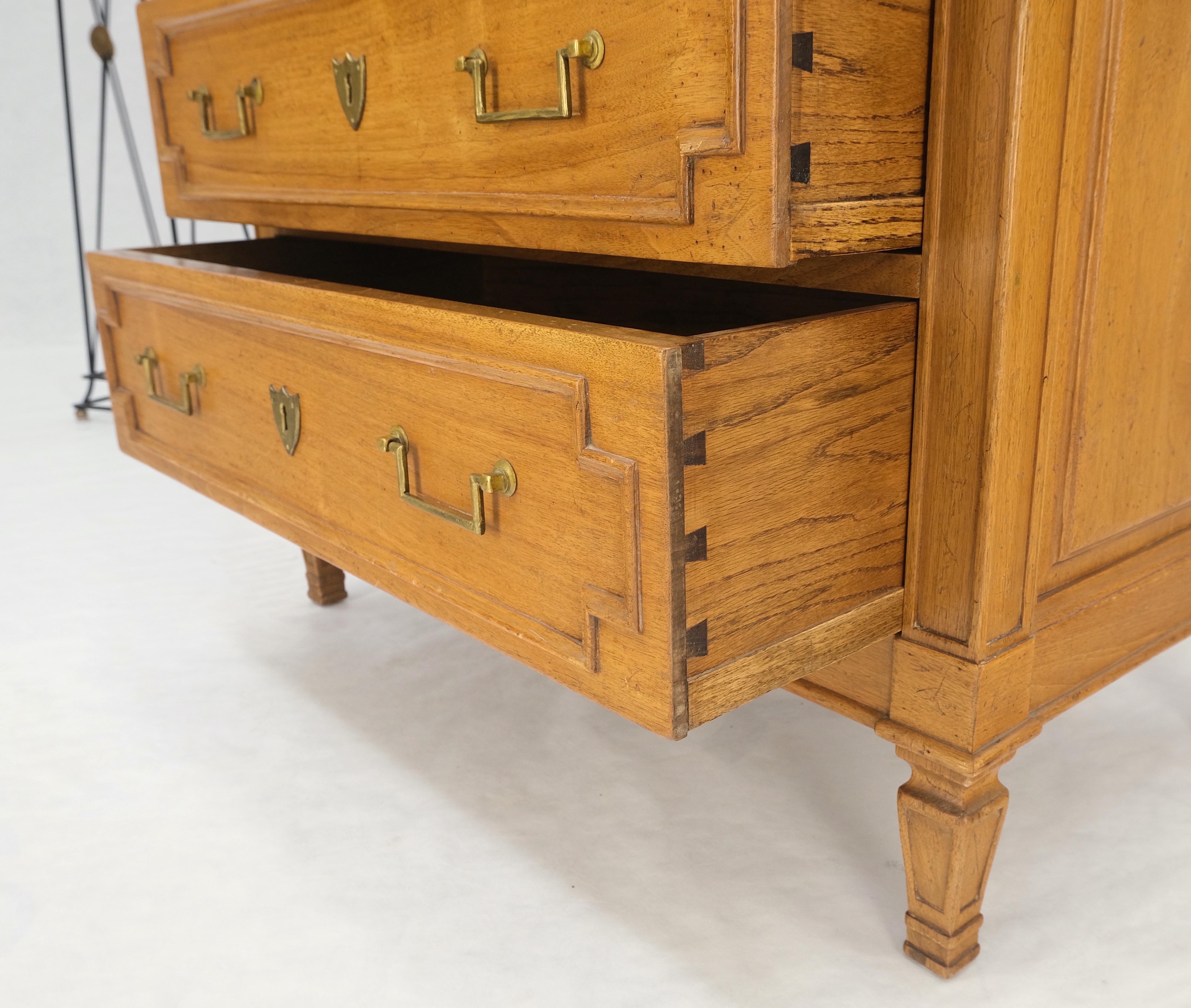 Superior Quality Light Walnut Raised Panel High Chest Dresser Cabinet Dresser MINT!
Dovetail drawers, heavy brass pulls.