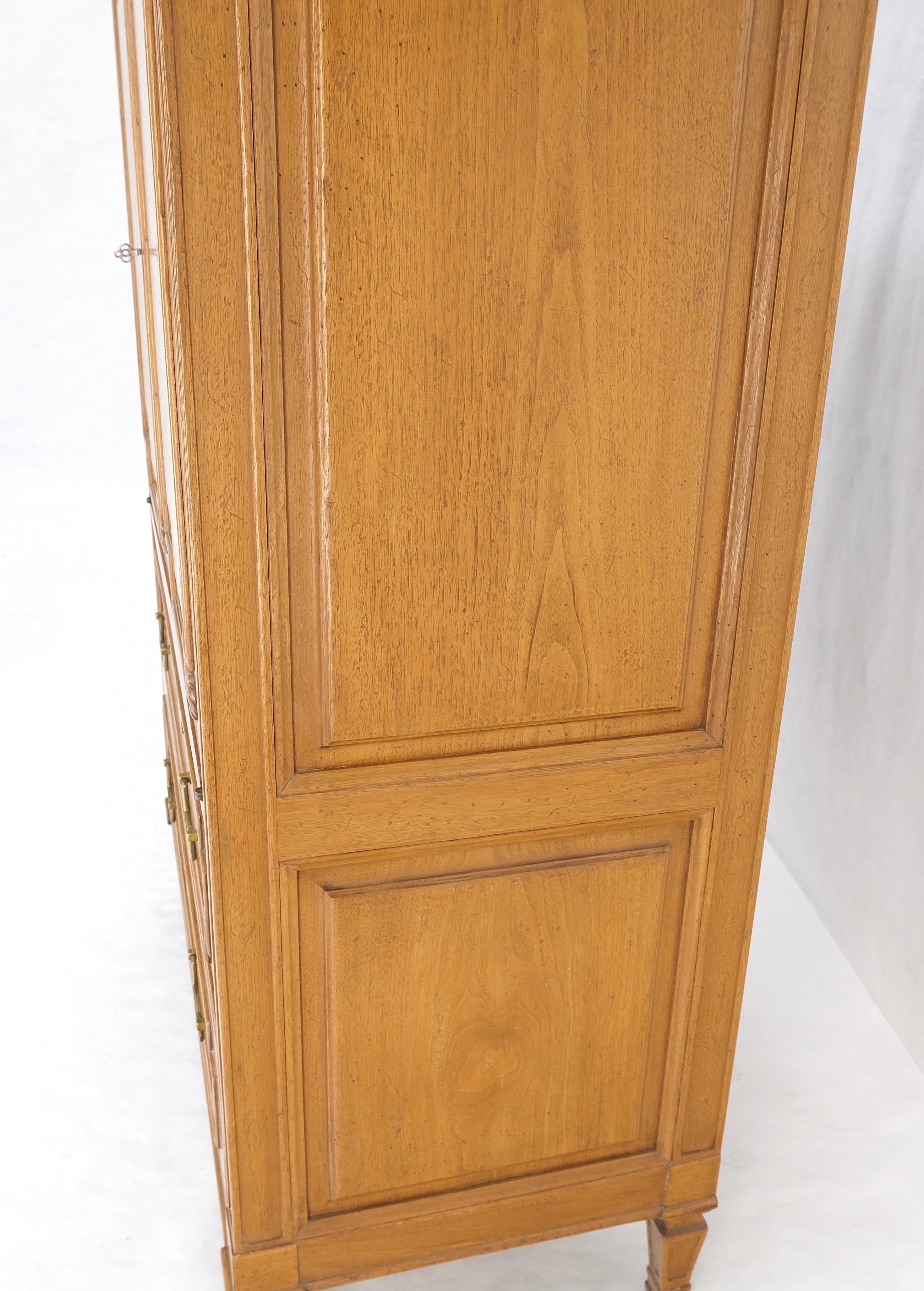 Superior Quality Raised Panel High Chest Dresser Cabinet Dresser MINT! For Sale 1