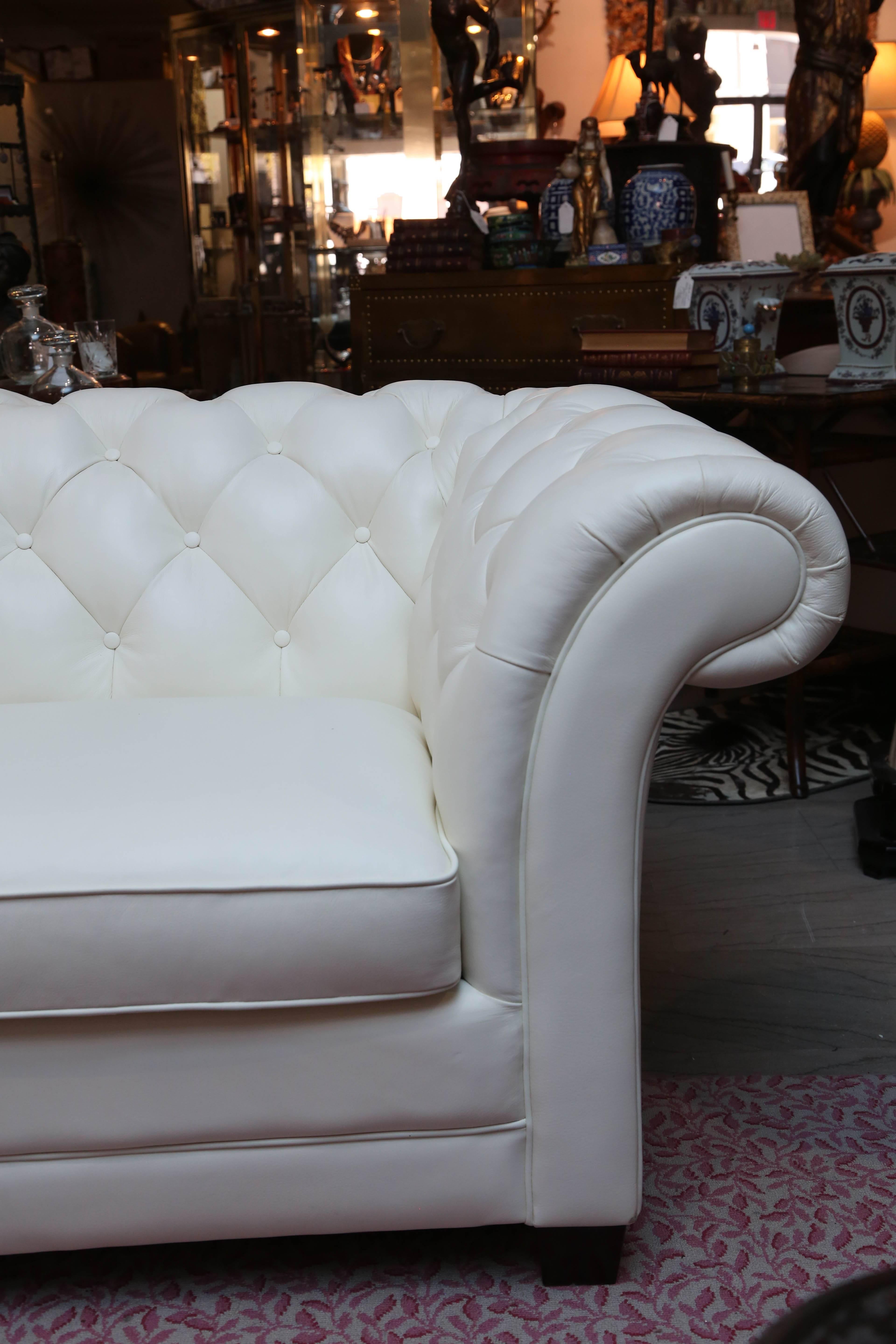 chesterfield sofa white