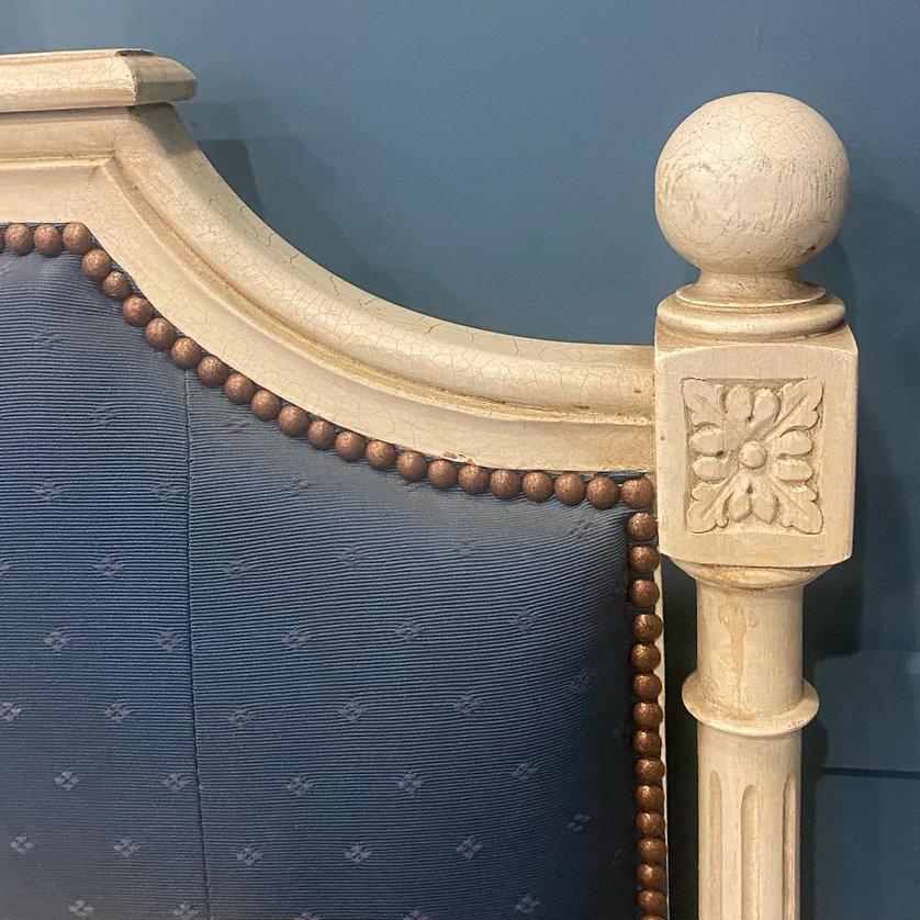Super king size vintage French upholstered bedframe.
 
At present the frame is awaiting restoration. The restoration includes removal of the old fabric, repainting of the frame, upholstering the bed in your new chosen fabric and the supply of a