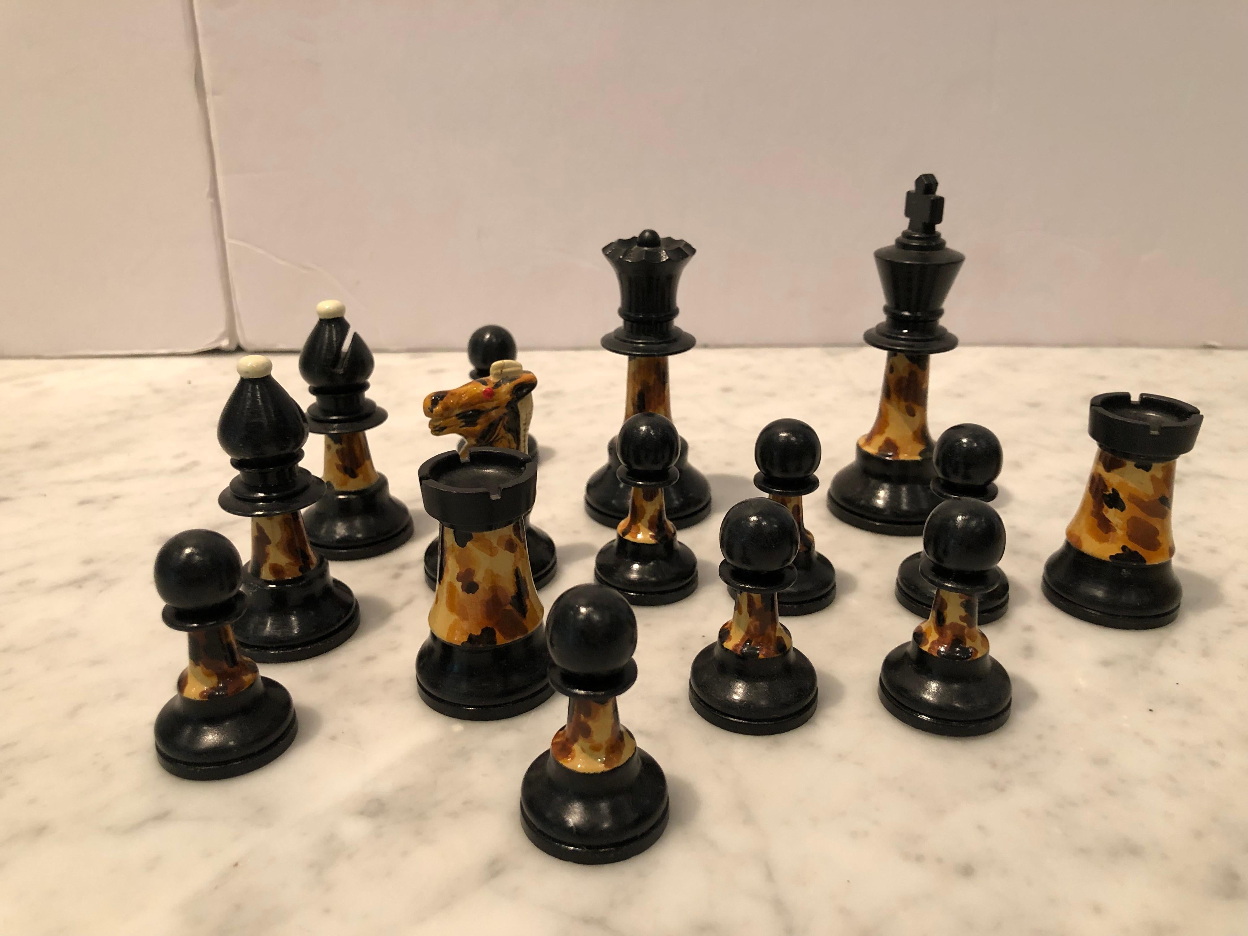 Superlative Faux Tortoise and Inlaid Chess Set In Excellent Condition In Hopewell, NJ