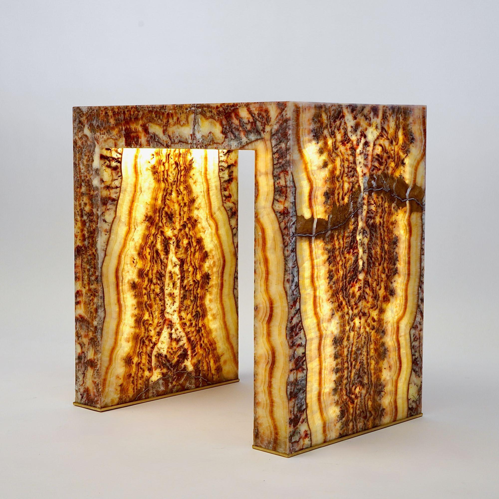 Superleggero Illuminato Onyx side table. Lightweight Backlit, Piattelli design For Sale 4