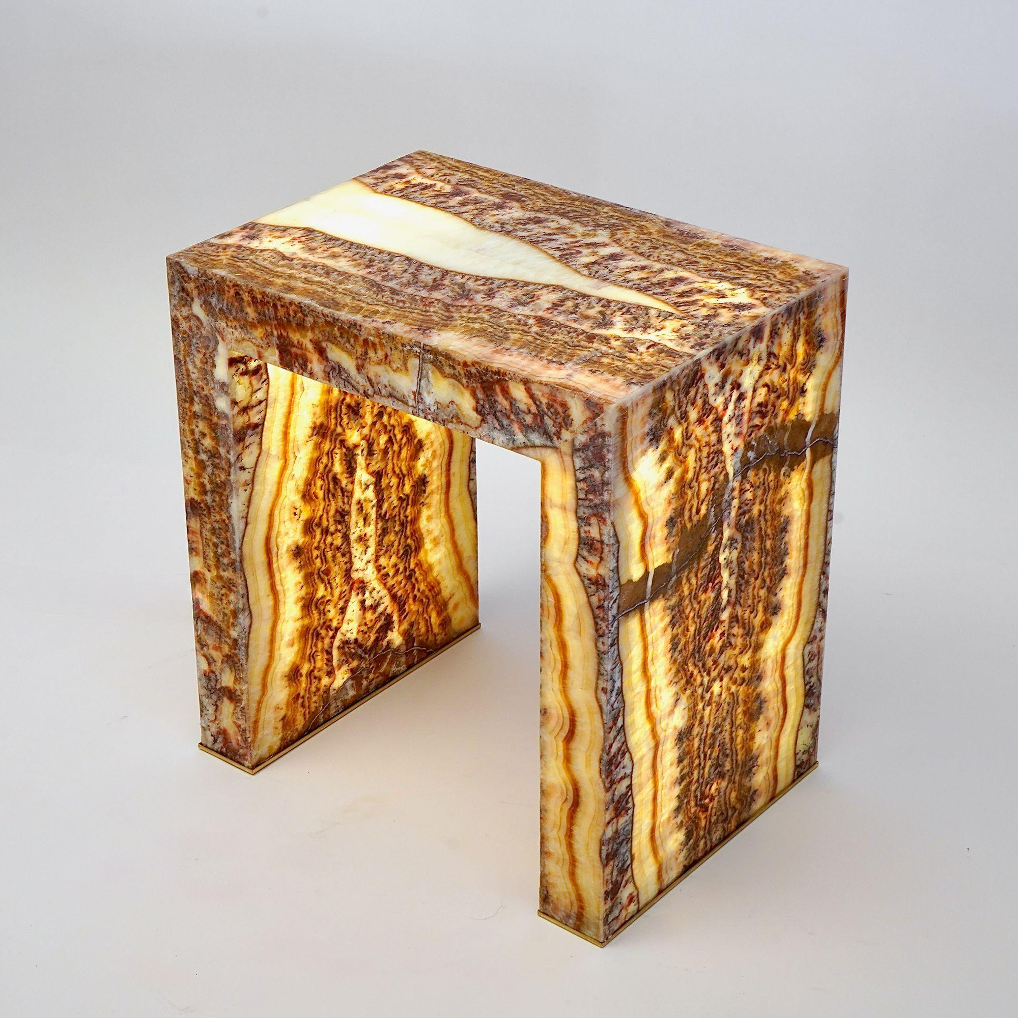 Superleggero Illuminato Onyx side table. Lightweight Backlit, Piattelli design For Sale 6