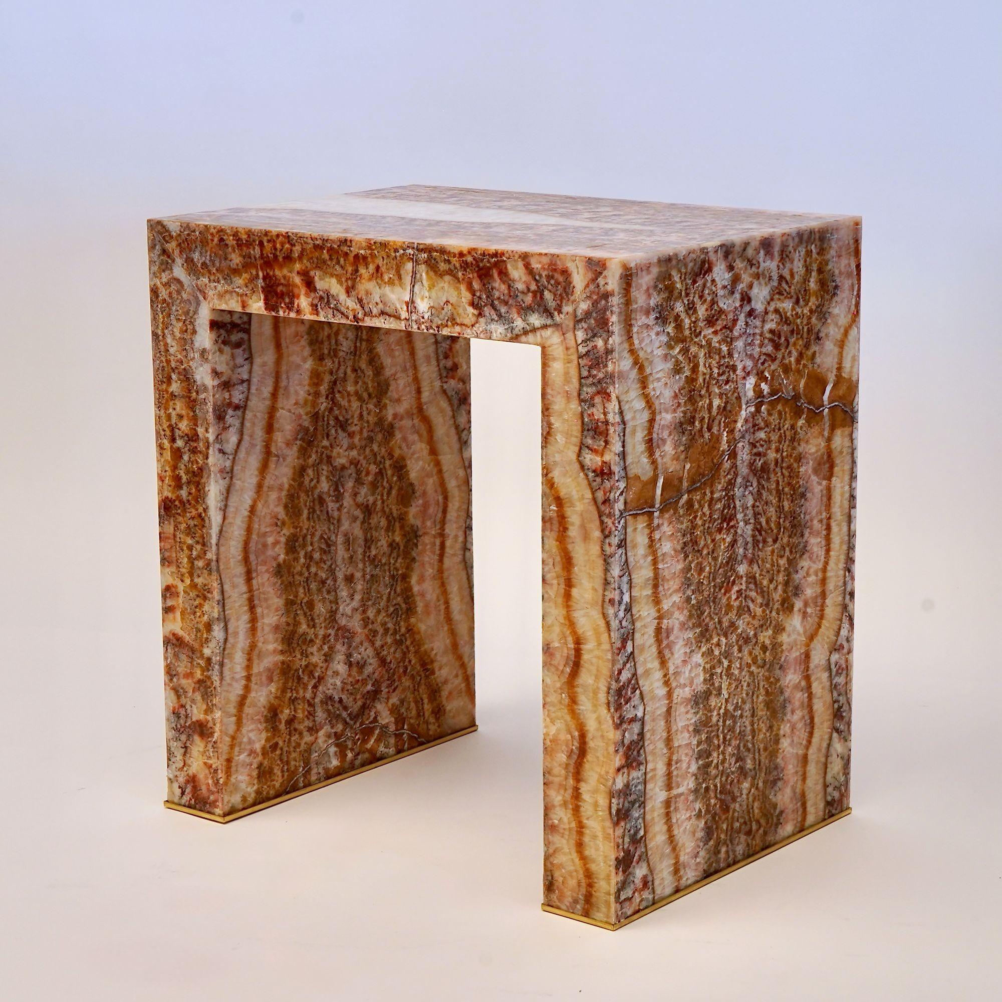 Superleggero Illuminato Onyx side table. Lightweight Backlit, Piattelli design For Sale 9
