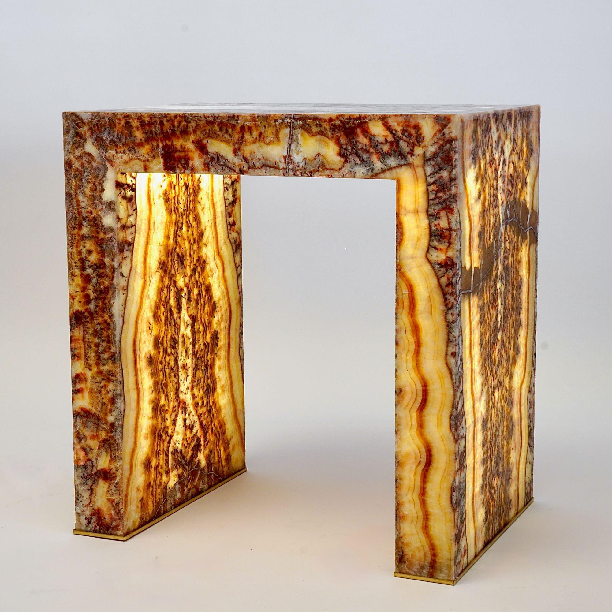 The Superleggero Illuminato, a Side Table with LED
The Superleggero is a side table that transforms into a light source, showcasing the natural beauty of Red Onyx. When lit from within, the rich veining of the stone comes to life, turning the table
