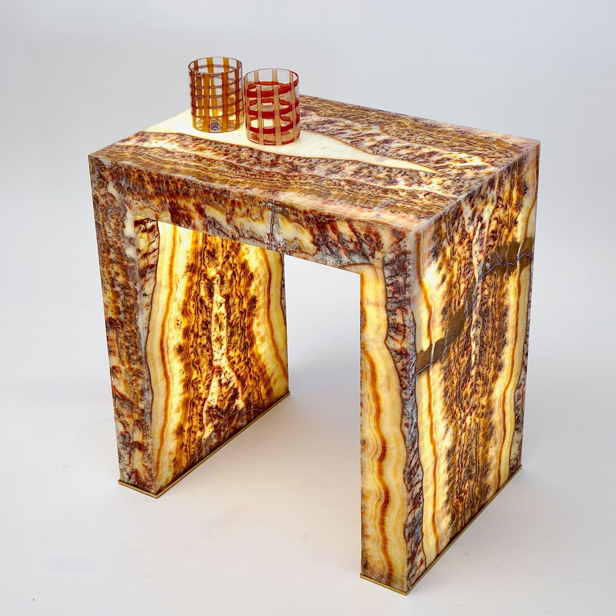 Modern Superleggero Illuminato Onyx side table. Lightweight Backlit, Piattelli design For Sale