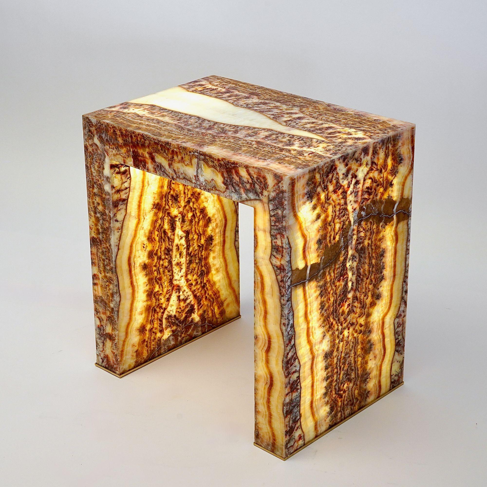 Superleggero Illuminato Onyx side table. Lightweight Backlit, Piattelli design In New Condition For Sale In Tavarnelle val di Pesa, Florence