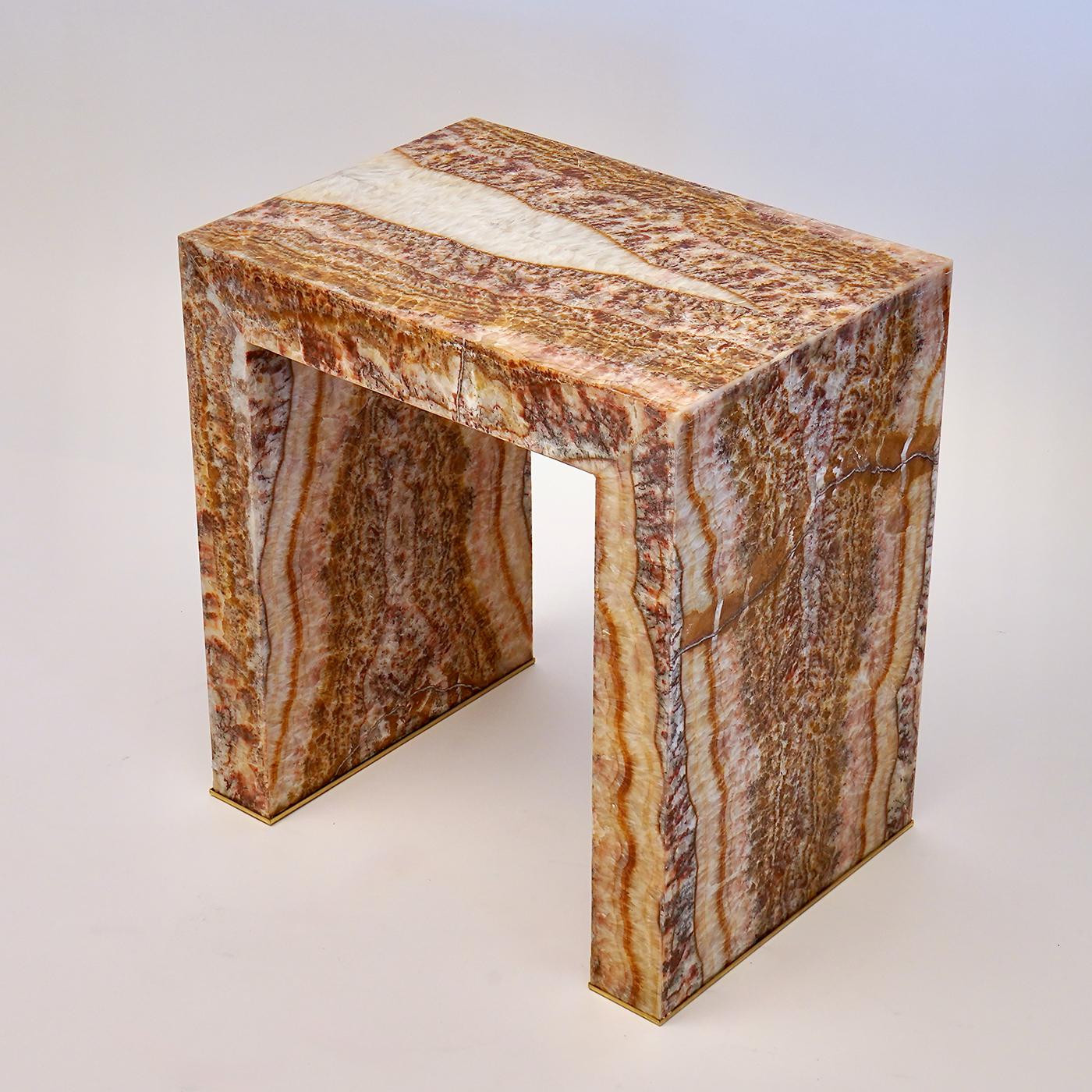 Table d'appoint Superleggero en onyx rouge Neuf - En vente à Milan, IT