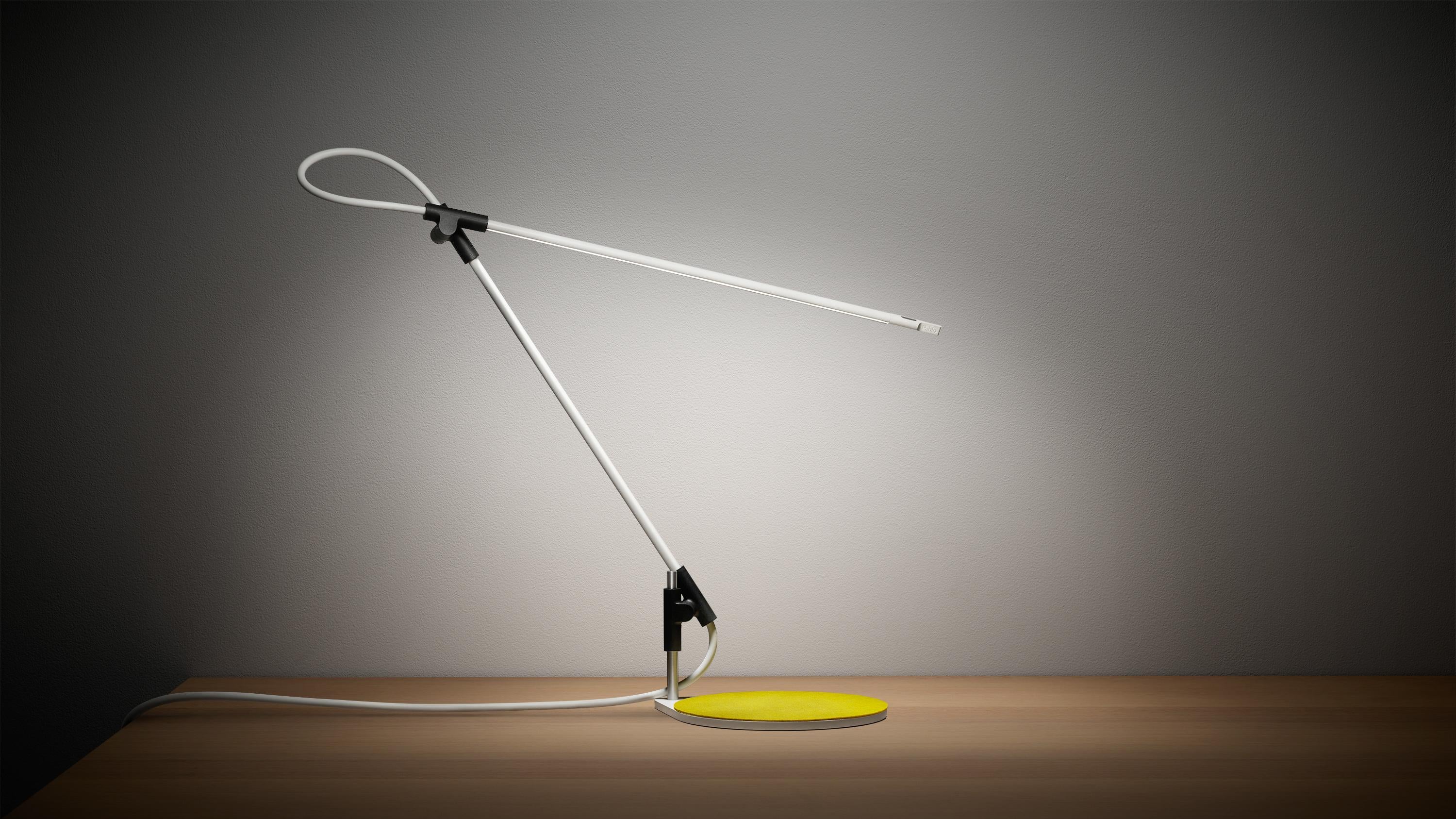 Lampe de bureau Superlight noire par Pablo Designs Neuf - En vente à San Francisco, CA