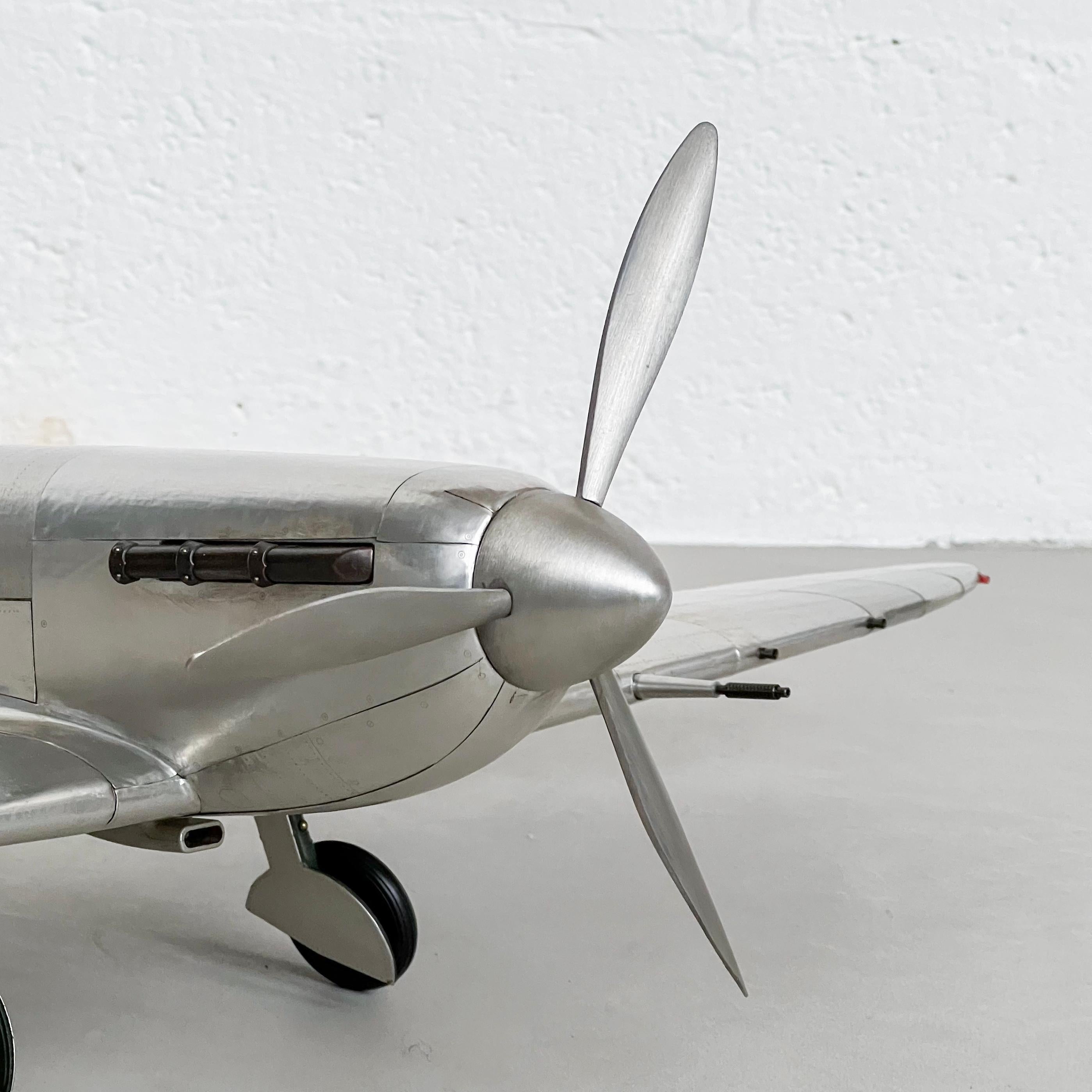 Supermarine Spitfire Airplane Decorative Scale Model, Big Size, Highly Detailed In Excellent Condition For Sale In Milano, IT