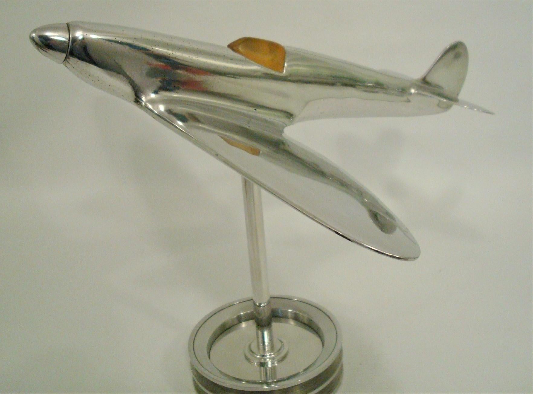 Aluminium Maquette d'avion Supermarine Spitfire, Sculpture de bureau, Royaume-Uni, années 1930 en vente
