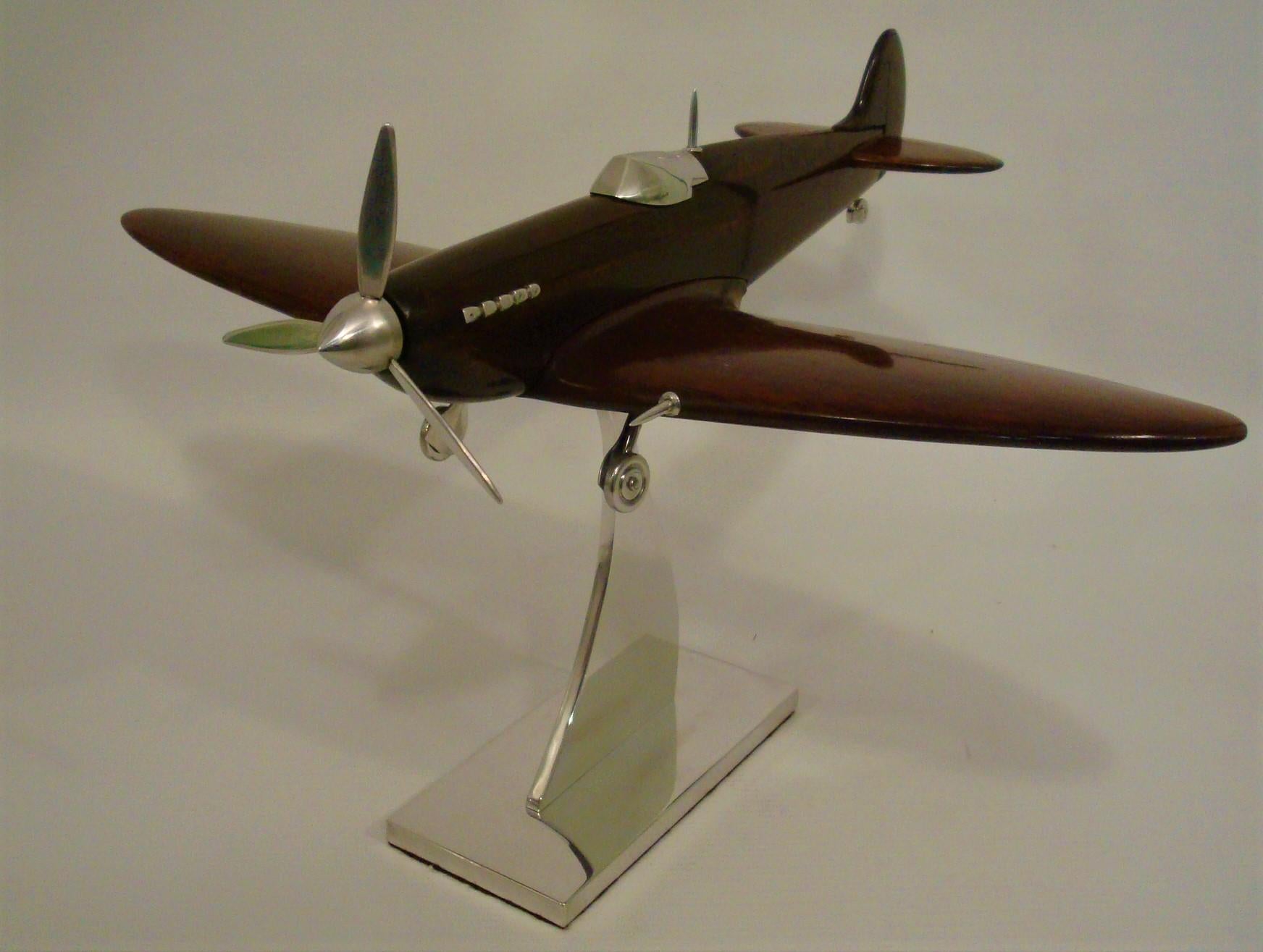 Spitfire wooden & aluminum airplane desk model. Asprey London- ca 1940´s
RAF Supermarine spitfire aluminum airplane desk model, mounted over a display stand.
Airplane has been completely restored, hand re-polished wood. Stamped Asprey London.
A