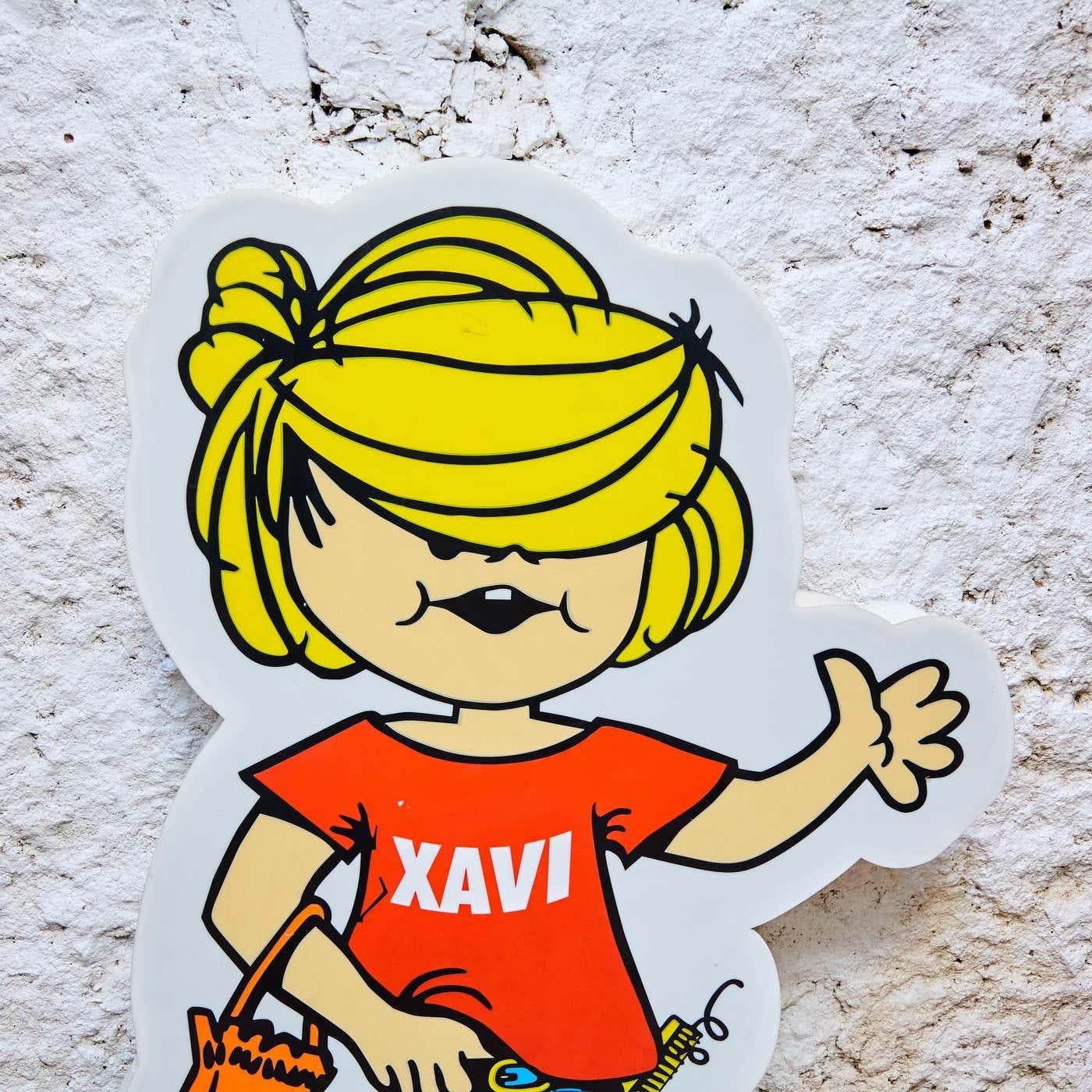 Insegna illuminata di un supermercato con luce funzionante 'Xavi S'agaró' 

Prodotto in Spagna, circa 1970.

In buone condizioni originali, coerenti con l'età e l'uso, conserva una bella patina con alcuni graffi.

Dimensioni: 
P 14 cm x L 102 cm x H