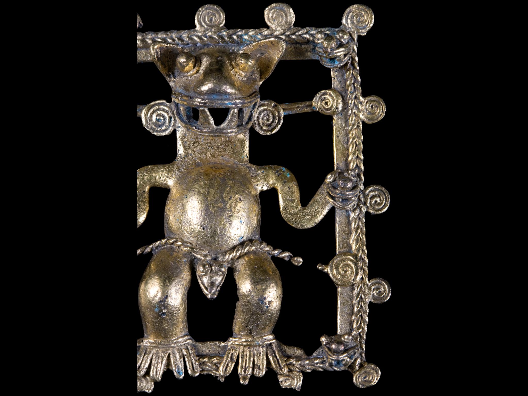 Übernatürliches Wesen, Pre-Columbianischer Goldanhänger, Costa Rica, ca. 800 bis 1500 AD (Costa-ricanisch) im Angebot