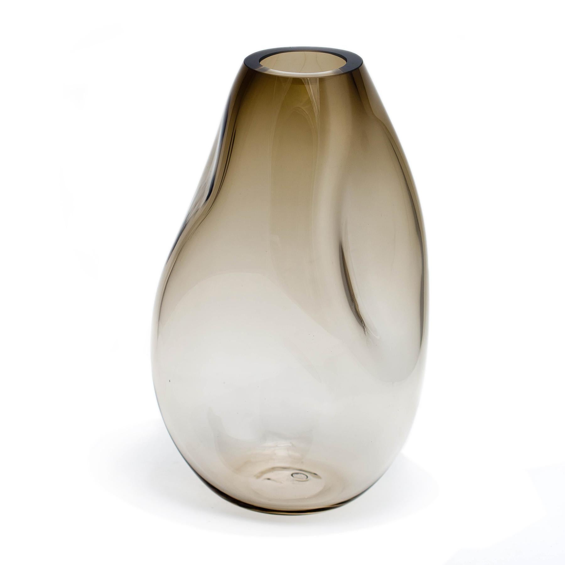Supernova IV silver smoke L vase by Eloa.
No UL listed 
Material: glass
Dimensions: D 15 x W 17 x H 41 cm.
Also available in different colors and dimensions.

Supernova is a collection of vases and bowls that, though they don‘t shine
themselves,