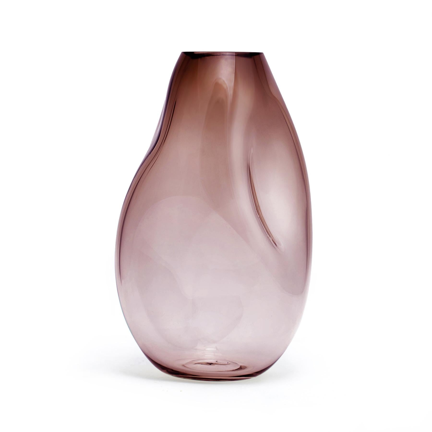 Supernova IV silver smoke red L vase by Eloa.
No UL listed 
Material: glass
Dimensions: D 15 x W 17 x H 41 cm.
Also available in different colours and dimensions.

Supernova is a collection of vases and bowls that, though they don‘t