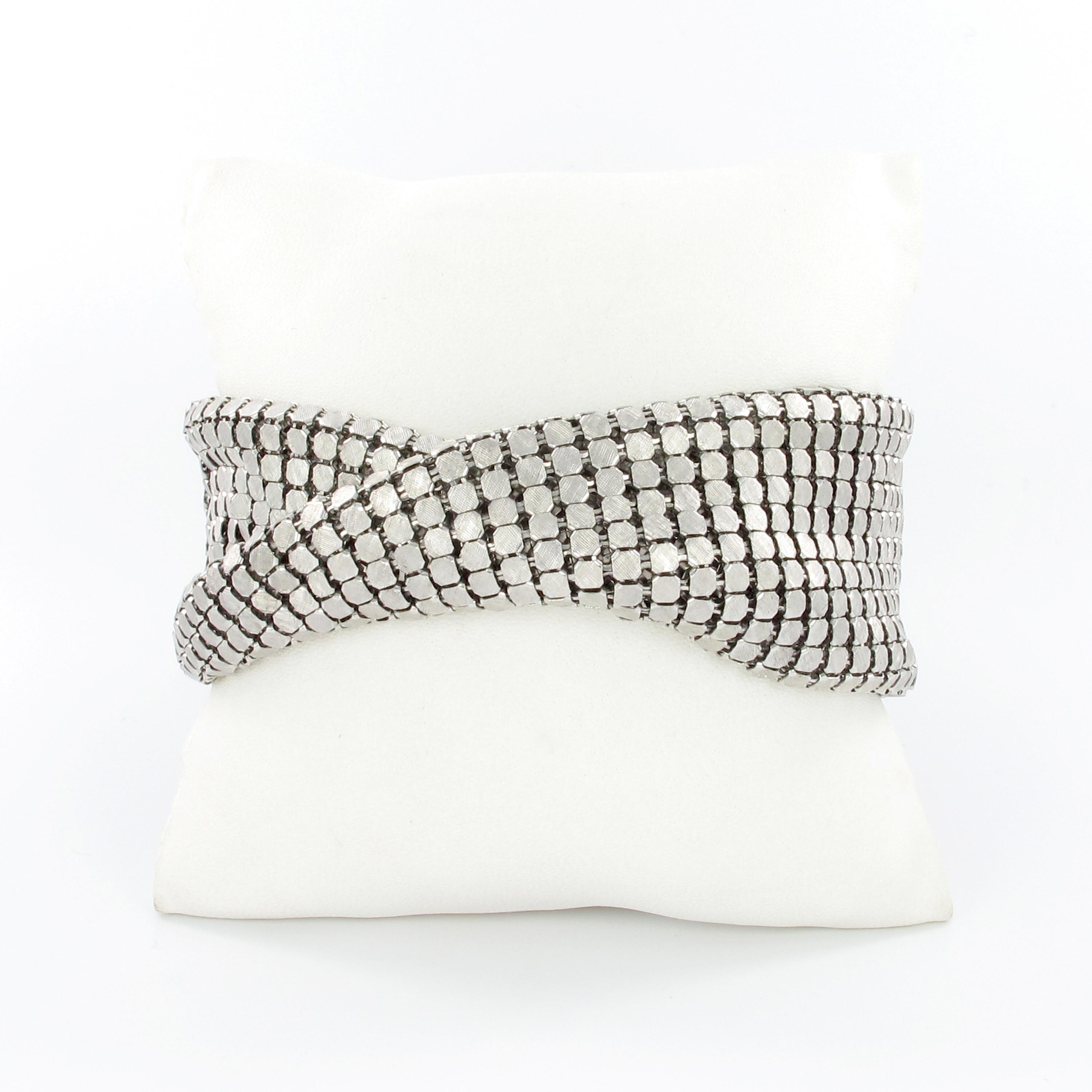 Modern Supersoft Bracelet in 18 Karat White Gold