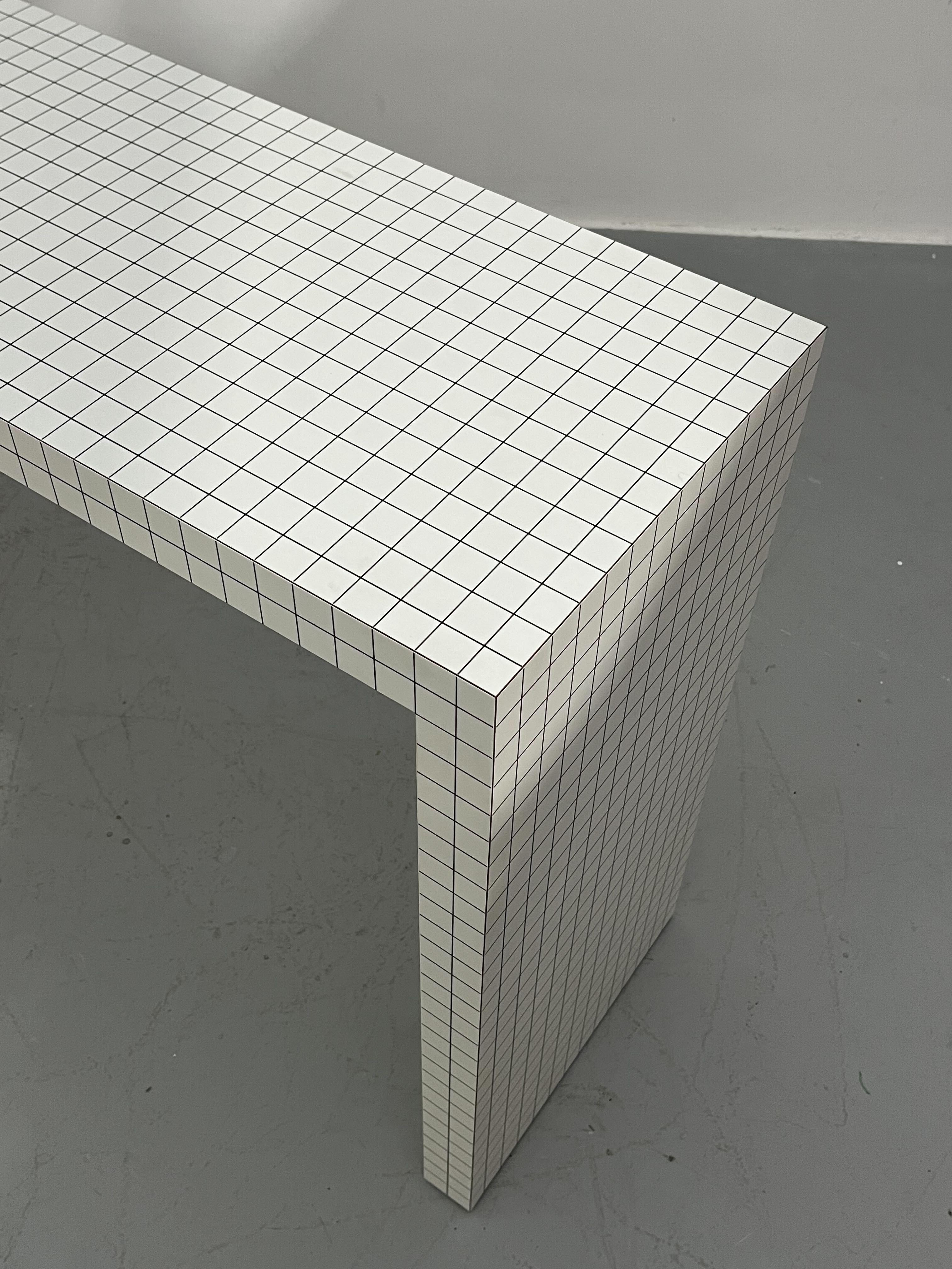 Superstudio für Zanotta Quaderna 710 Konsole Schwarzer Siebdruck auf Weiß (21. Jahrhundert und zeitgenössisch) im Angebot