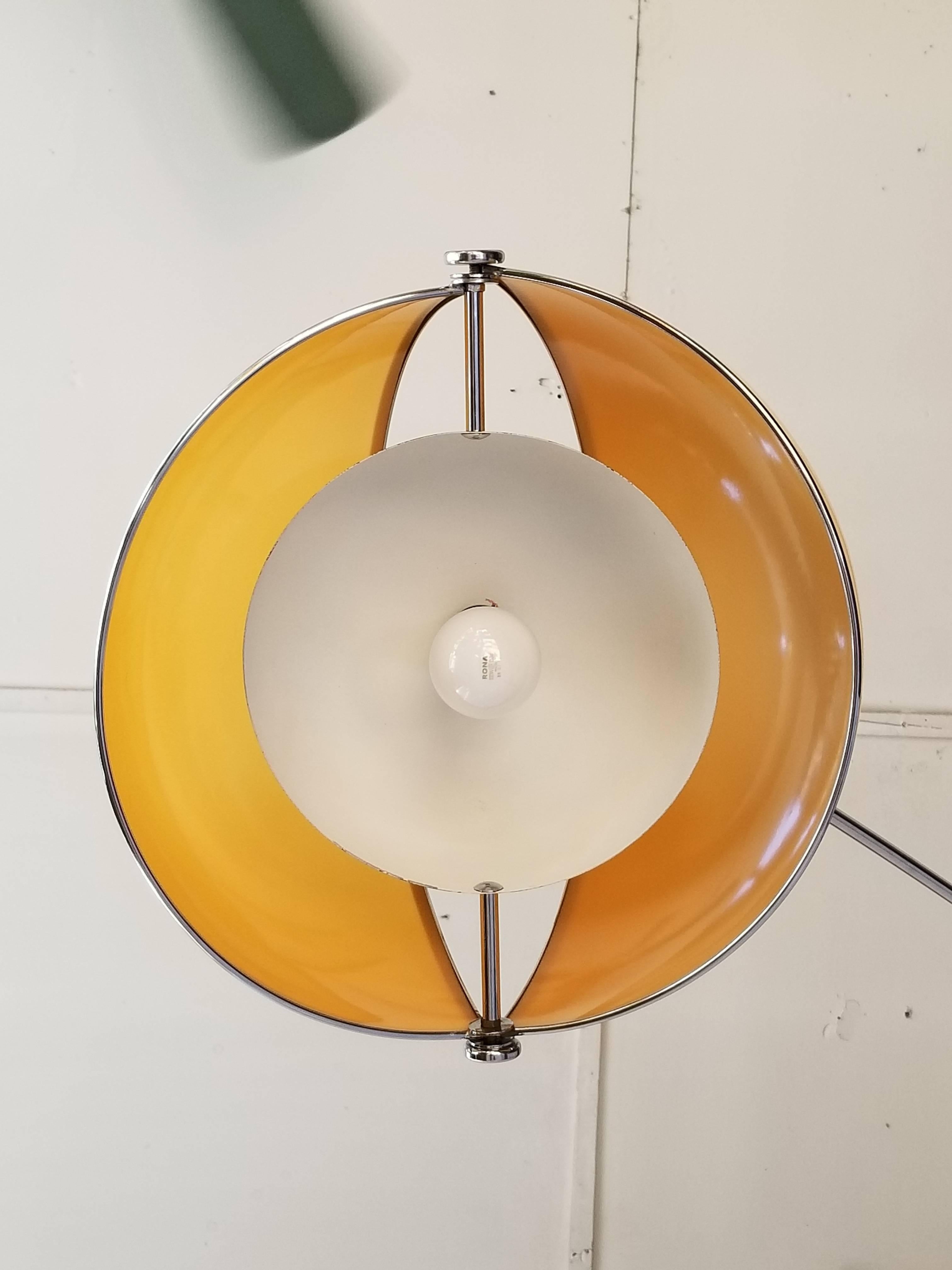Grand lampadaire en forme d'arc dans le style de Superstudio:: vers 1970:: Italie 3