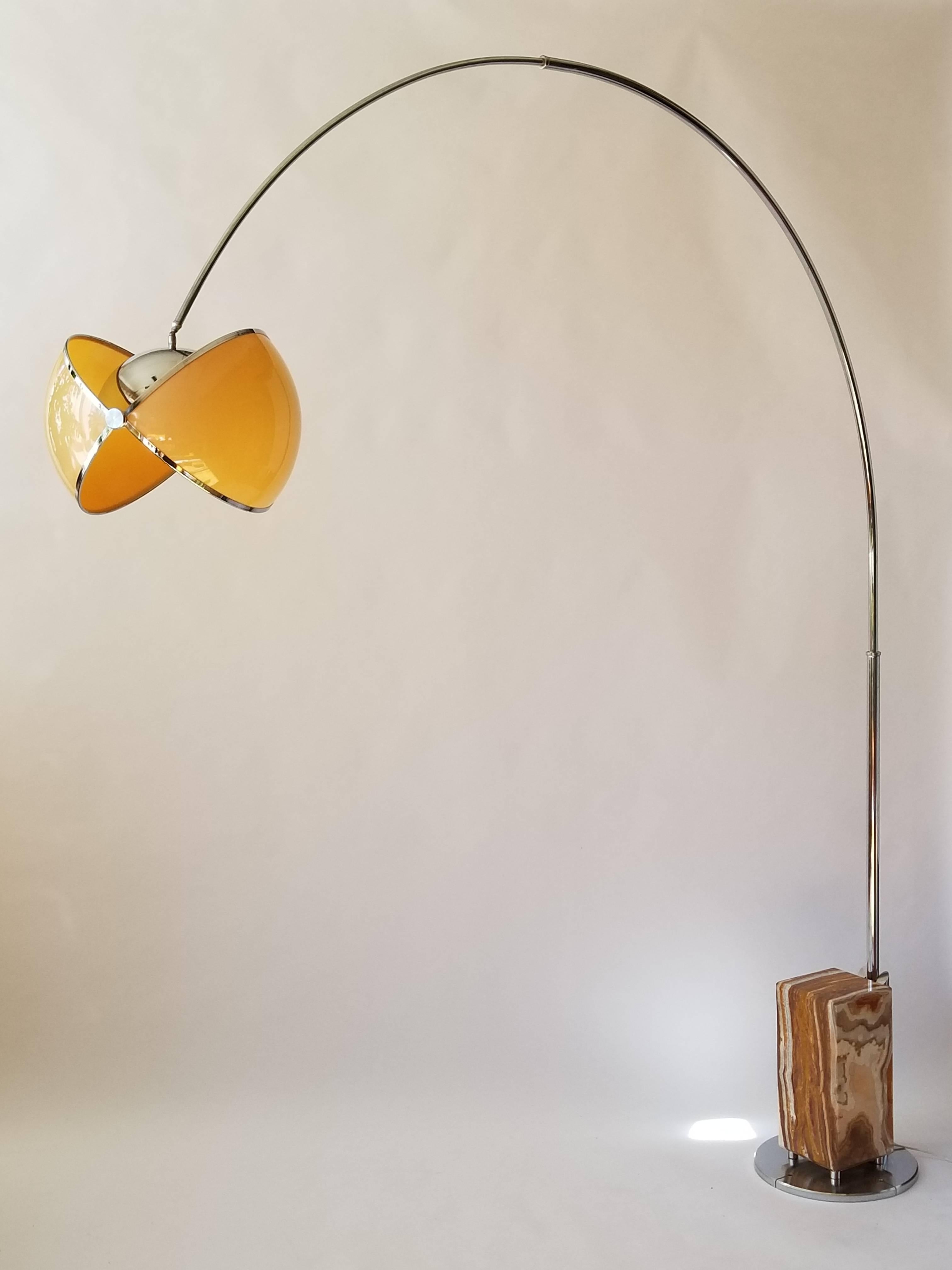 italien Grand lampadaire en forme d'arc dans le style de Superstudio:: vers 1970:: Italie