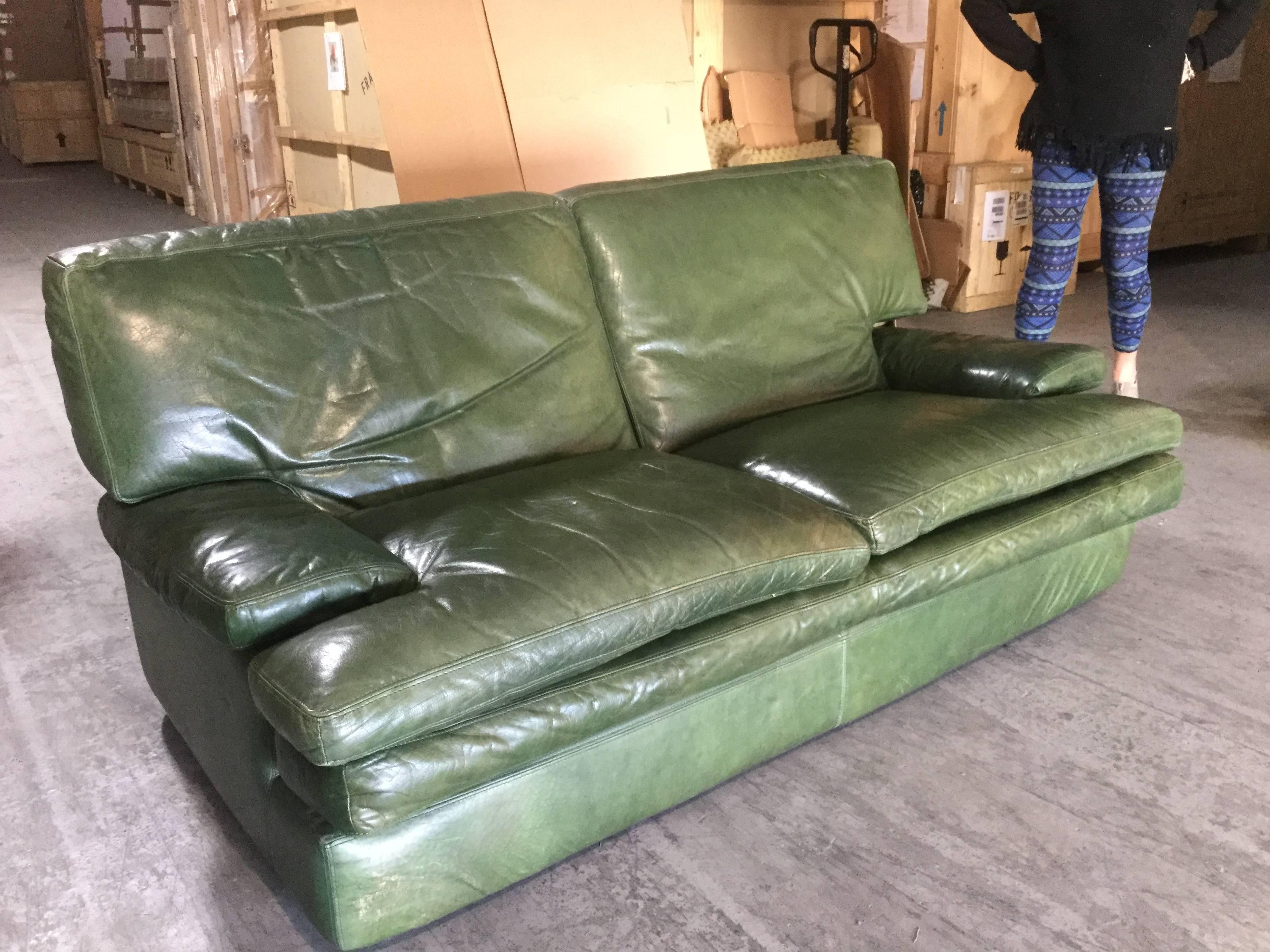 Canapé en cuir Roche-Bobois des années 1980:: d'un chic intemporel:: en cuir vert lisse
:: avec coussins d'assise et de dossier amovibles. Rembourré de mousse et de coton 


 