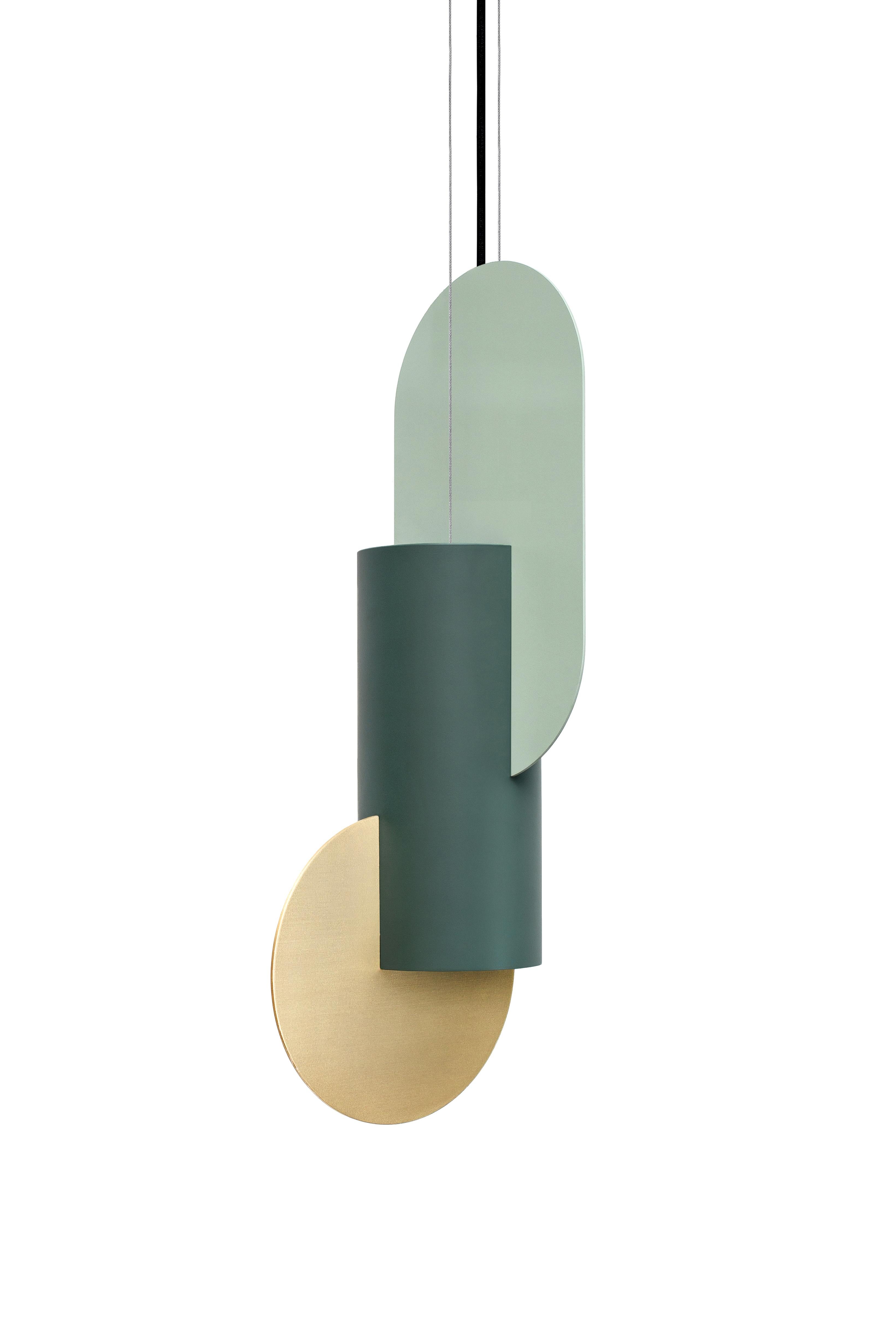 Lampada a sospensione Suprematic One CS5 di NOOM
Dimensioni: L. 17,5 x P. 15 x H. 45,5 cm 
Materiali: Ottone, acciaio verniciato.

La collezione di lampade 