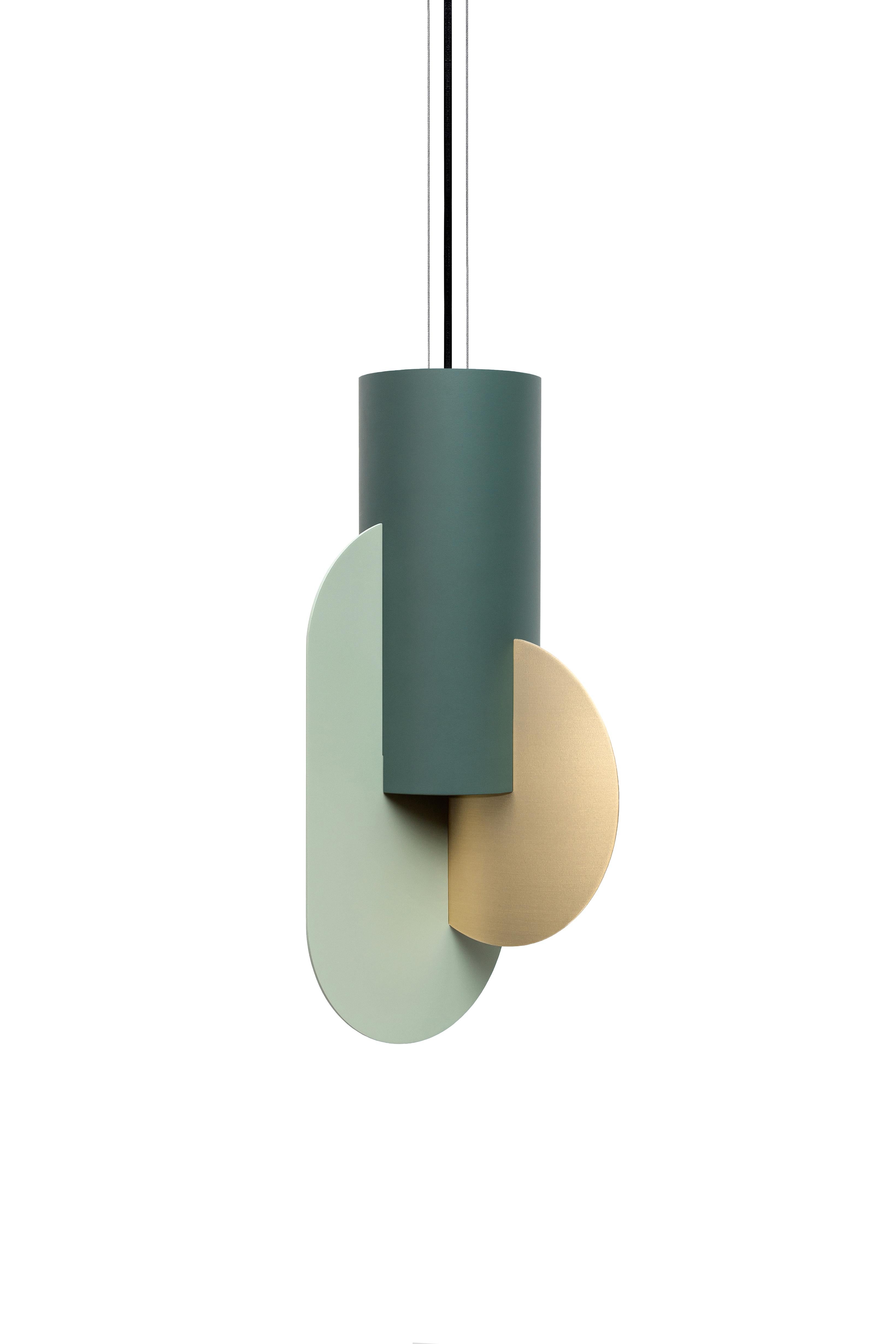 Lampada a sospensione Suprematic Three CS5 di NOOM
Dimensioni: L. 17,5 x P. 15 x H. 37 cm 
Materiali: Ottone, acciaio verniciato.

La collezione di lampade 