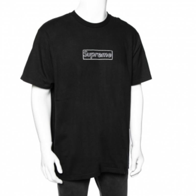 For streetwear fans, Supreme is a name that needs no introduction. The streetwear icon is widely popular for its limited releases and exciting collaborations. This T-shirt is a piece you will love owning. It is made from cotton and designed with a