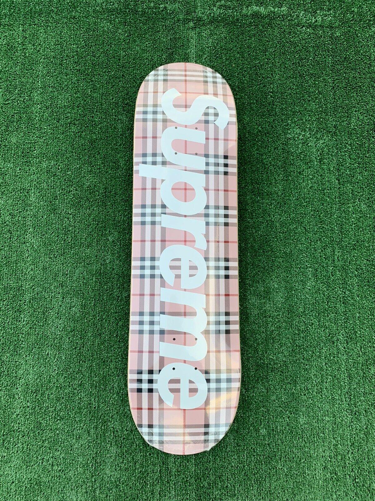 Supreme Zusammenarbeit mit Burberry Rosa gemusterter Skateboard-Deckendecke im Angebot 5