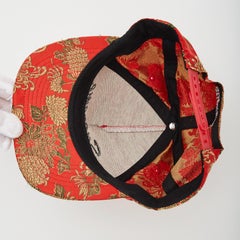 Casquette en jacquard de soie rouge de Supreme