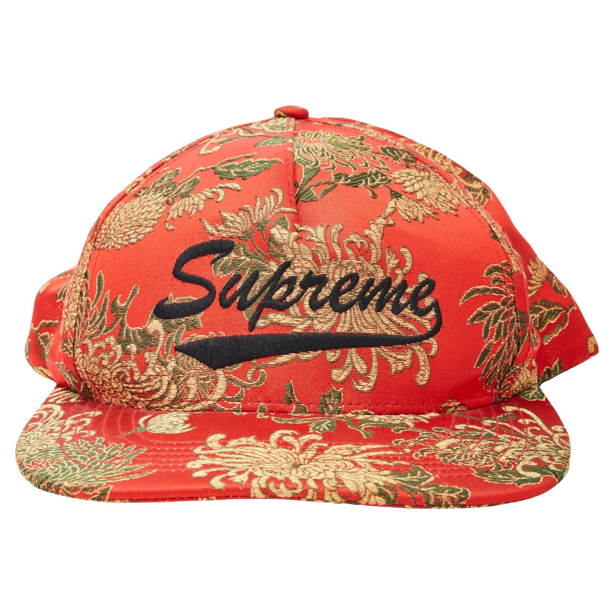 Supreme - Casquette en jacquard rouge de soie en vente