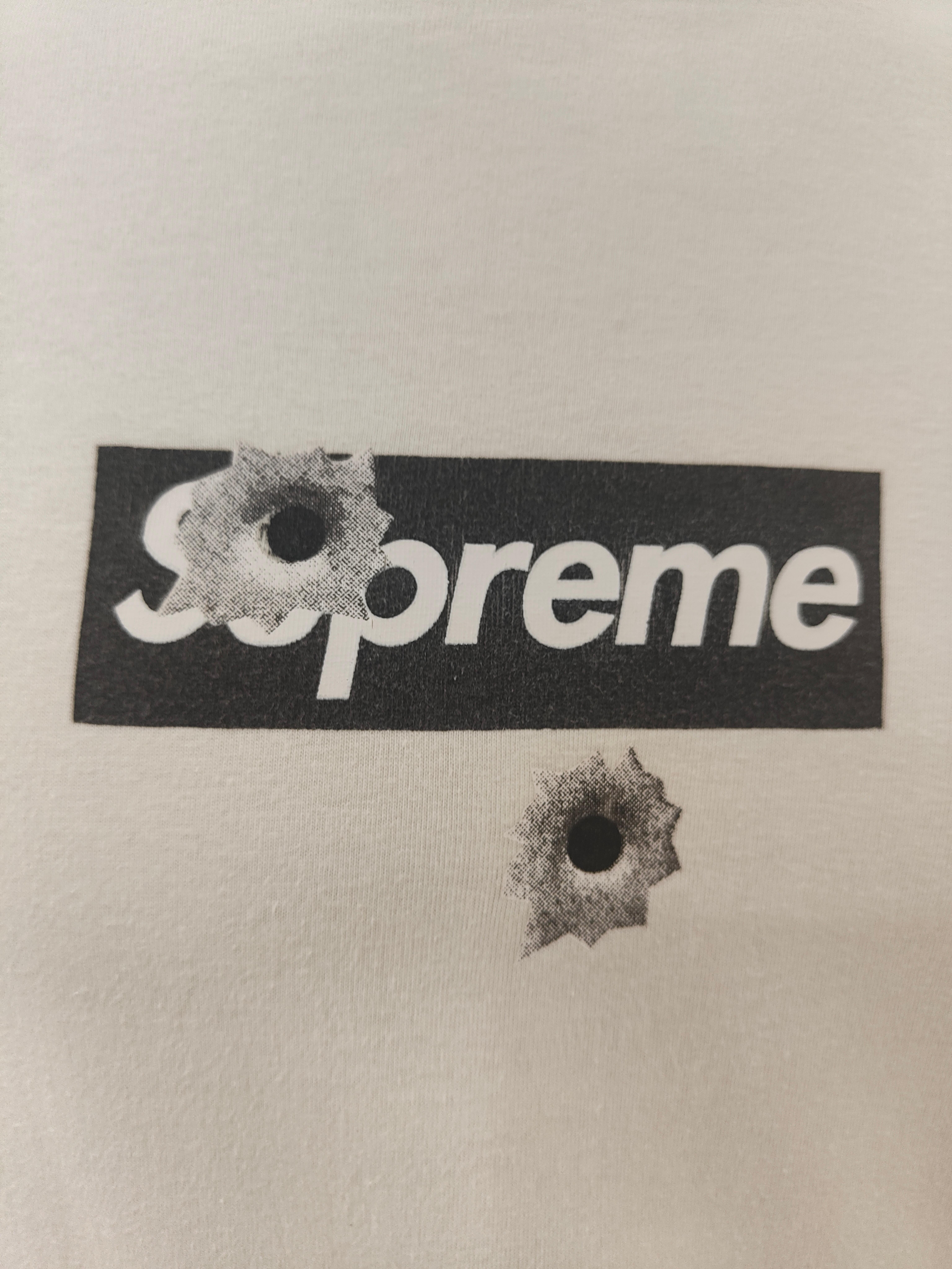 Supreme White limited edition t-shirt For Sale 1