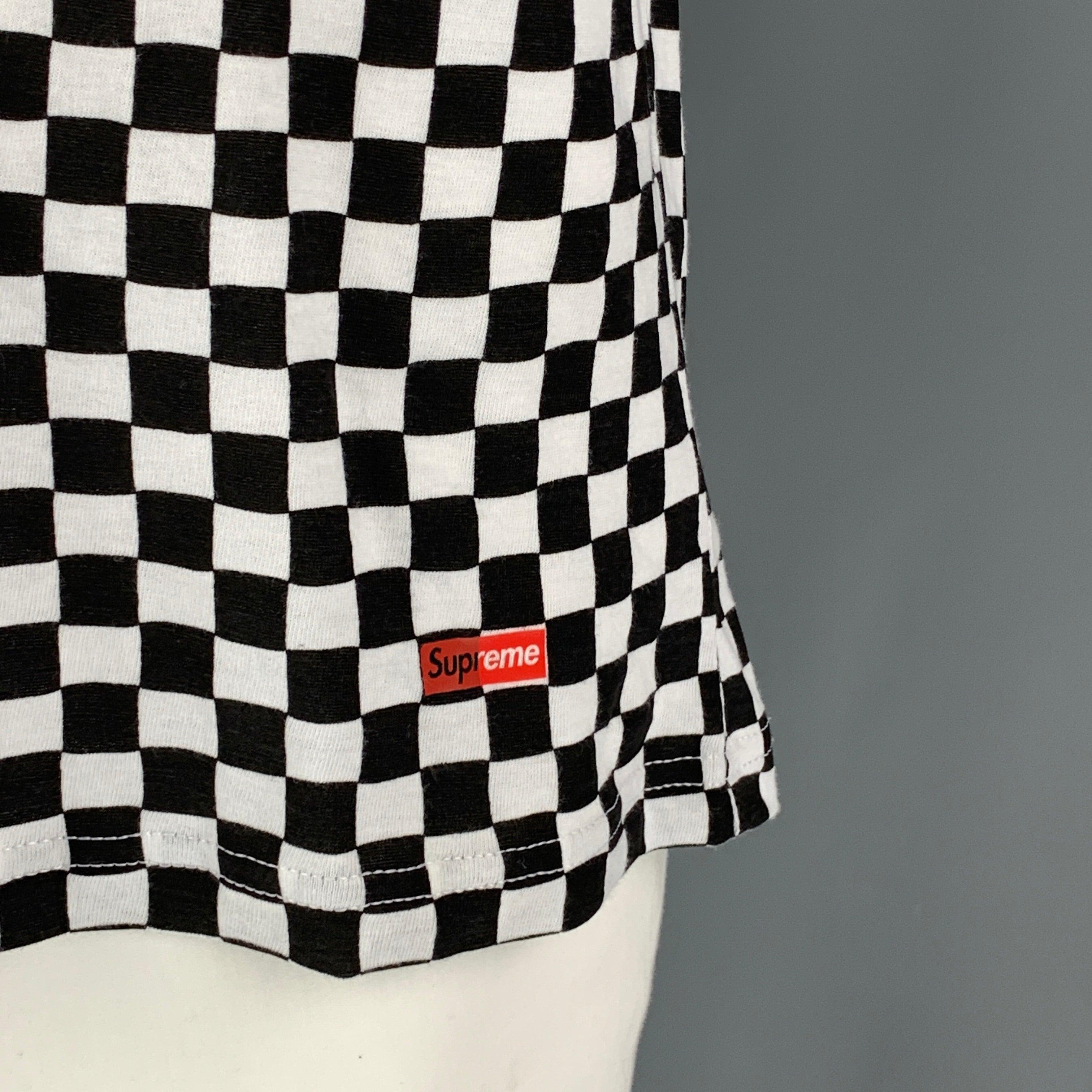 SUPREME x HANES t-shirt comes in a black & white checkered cotton featuring a small logo detail and a crew-neck.
Excellent
Pre-Owned Condition. 

Marked:   L  

Measurements: 
 
Shoulder: 21.5 inches Chest: 44 inches Sleeve: 8 inches Length: 29.5