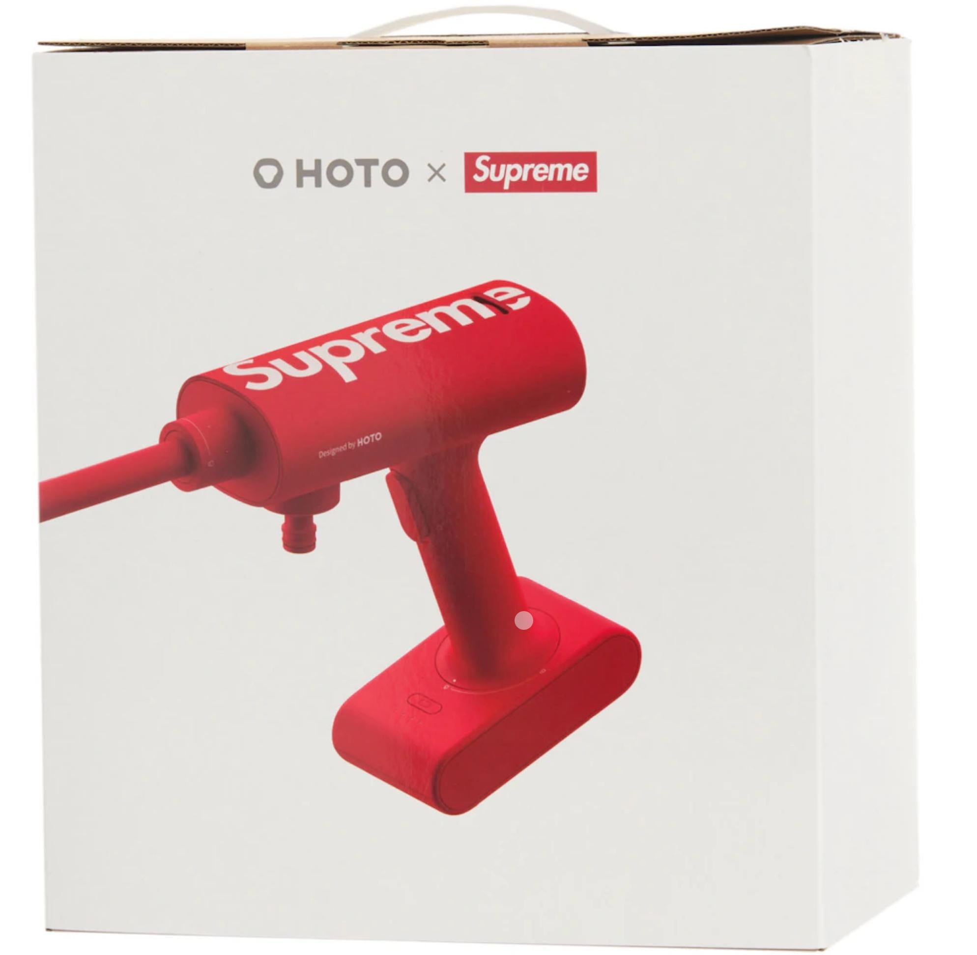 Moderne Supreme x Hoto Spring 2024 20 Volt Powerwasher Pro en rouge, édition limitée en vente