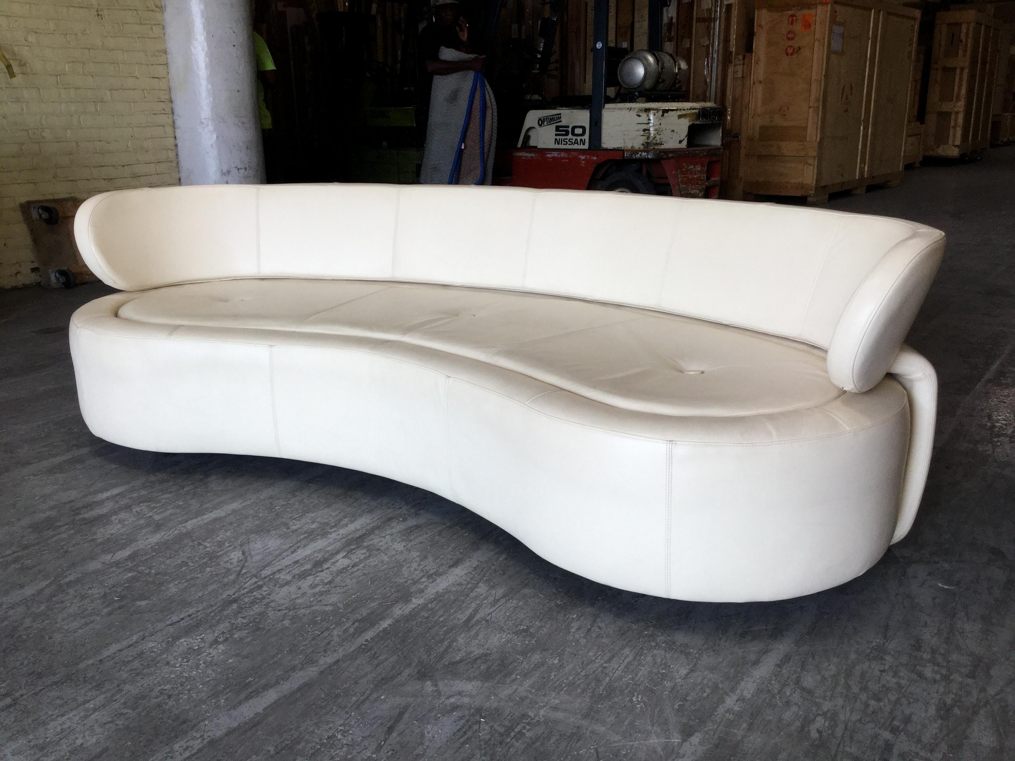Supremely Chic Vintage Danish Leather Sofa In Good Condition In Hopewell, NJ