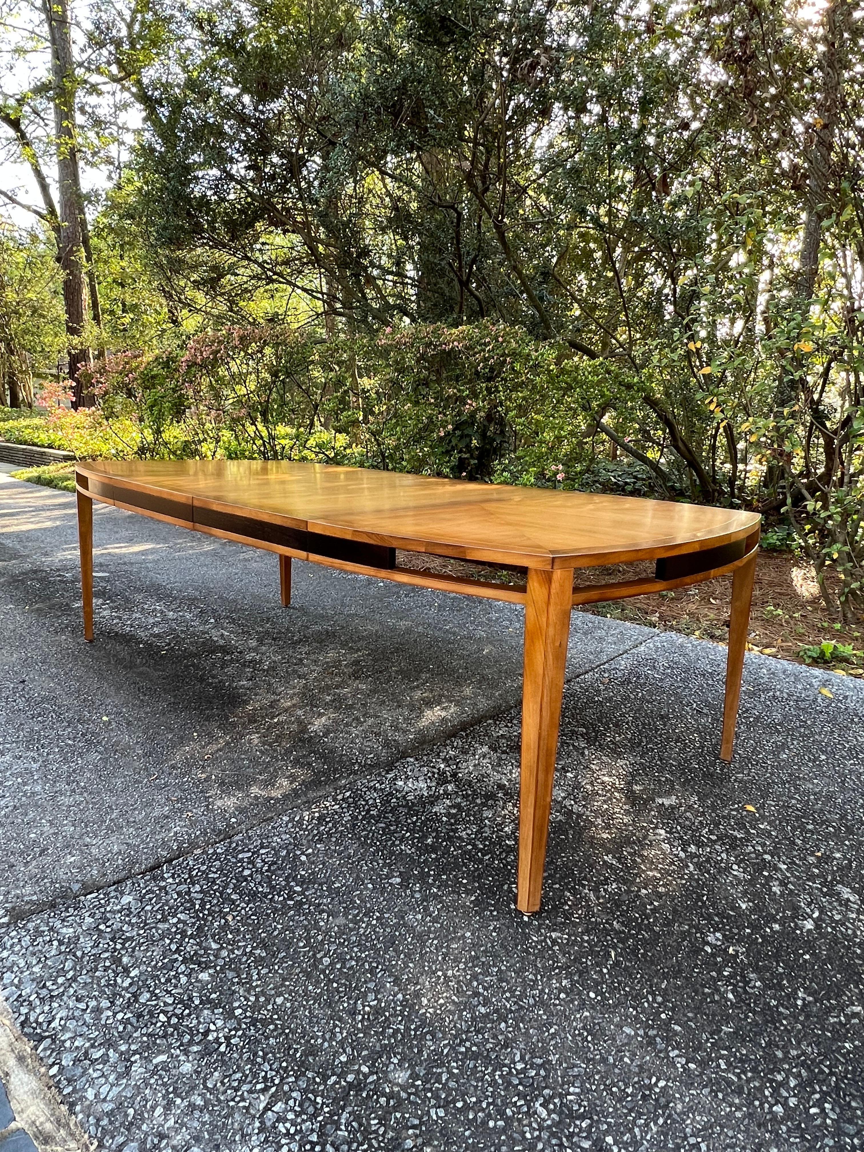 Supremely Elegant Walnut Dining Table by Michael Taylor for Baker, circa 1960 For Sale 8