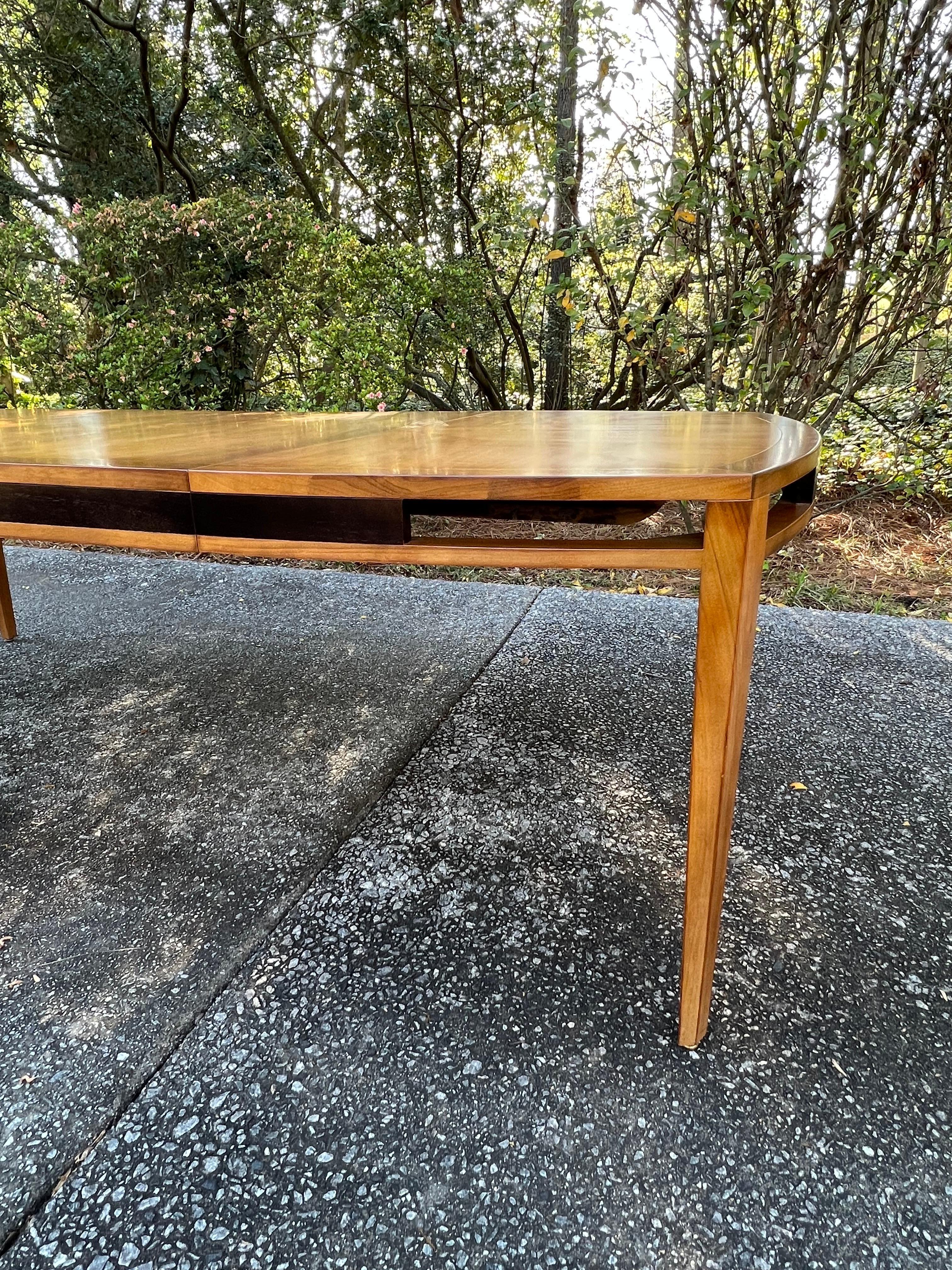 Supremely Elegant Walnut Dining Table by Michael Taylor for Baker, circa 1960 For Sale 9