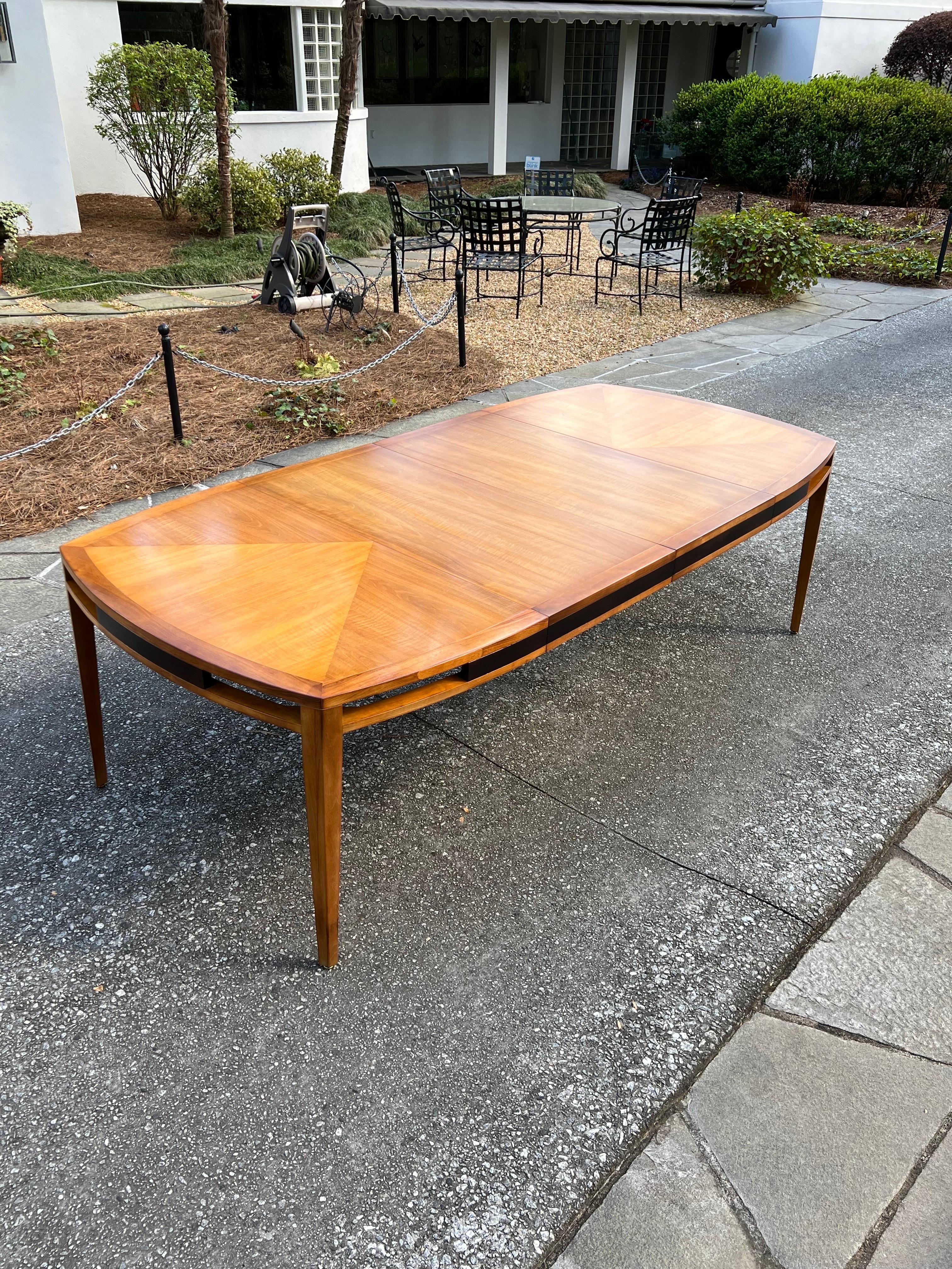 Supremely Elegant Walnut Dining Table by Michael Taylor for Baker, circa 1960 For Sale 3