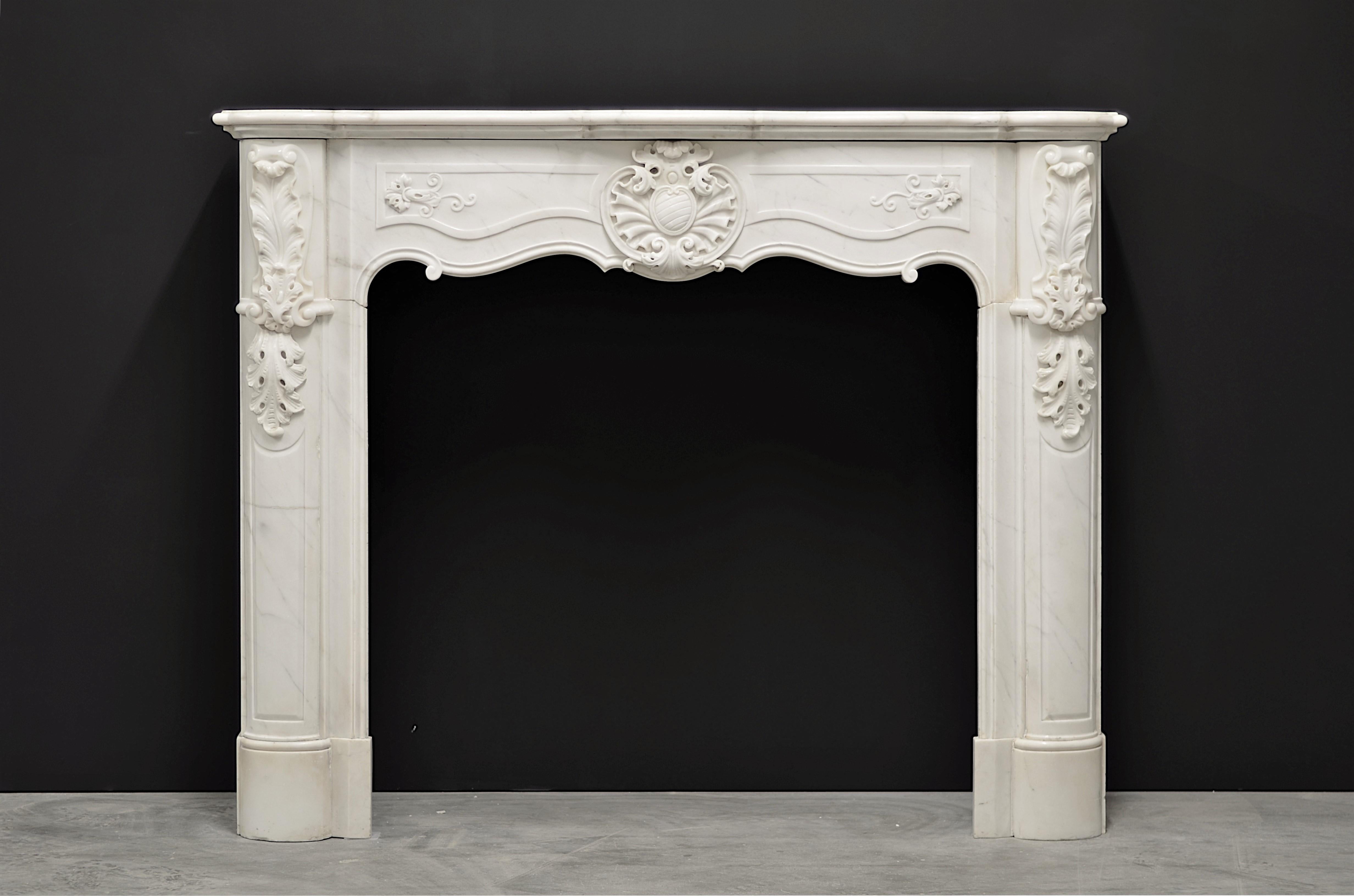 Beautiful and surprising 19th century French Louis XV Rococo style fireplace mantel in white marble.

The perfect dimensions and decorations truly make this mantel stand out.

Lovely swooping and profiled topshelf above a well decorated frieze,