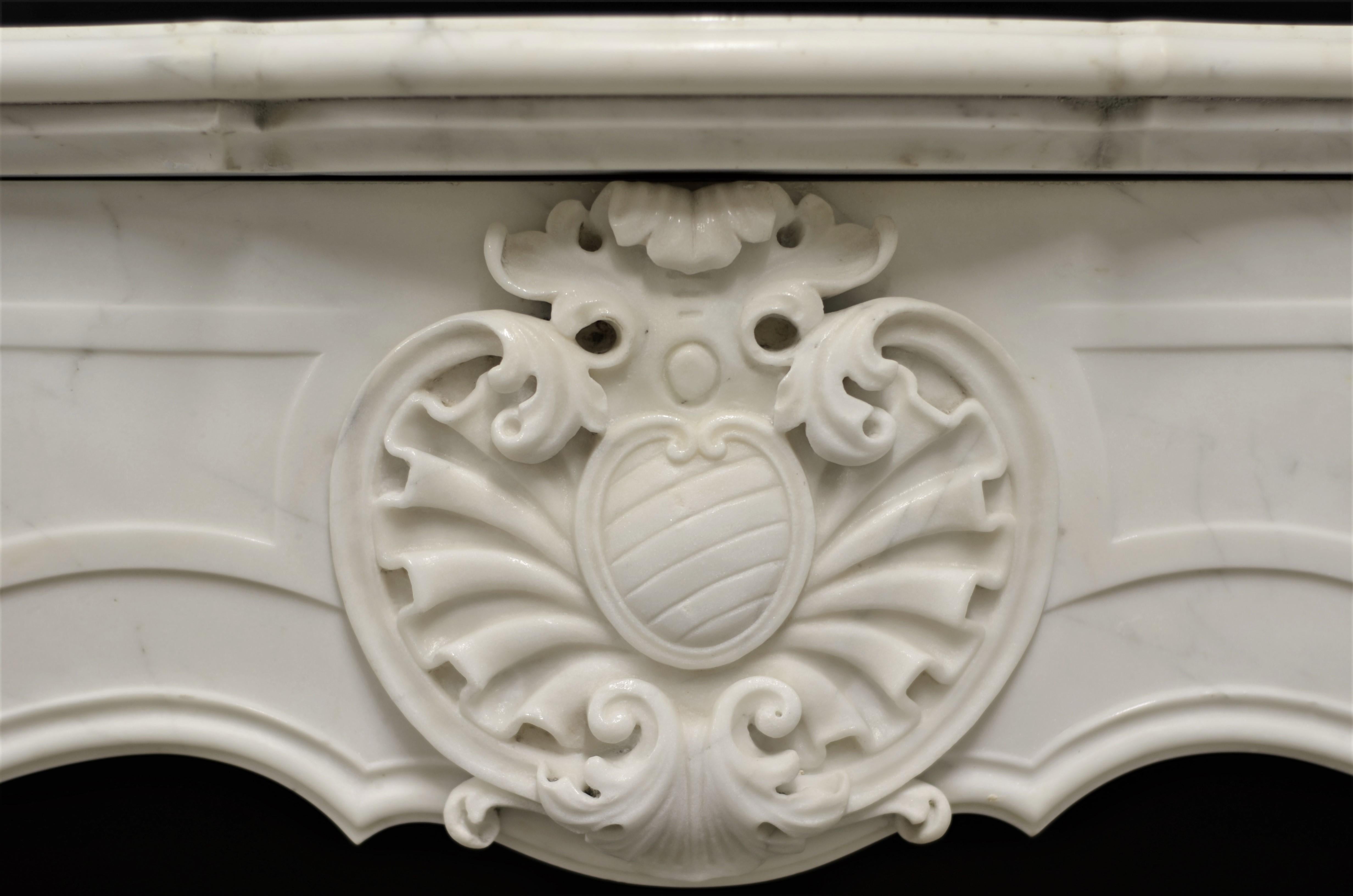 Suprising Antique Louis XV Fireplace Mantel In Good Condition For Sale In Haarlem, Noord-Holland