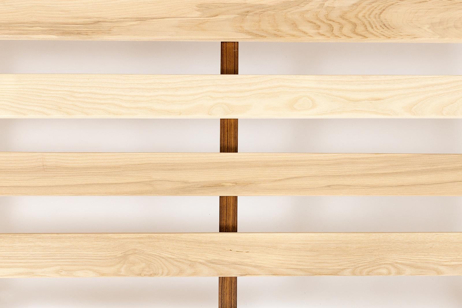 Fait main Surcle Bed en noyer durable, bois massif en vente