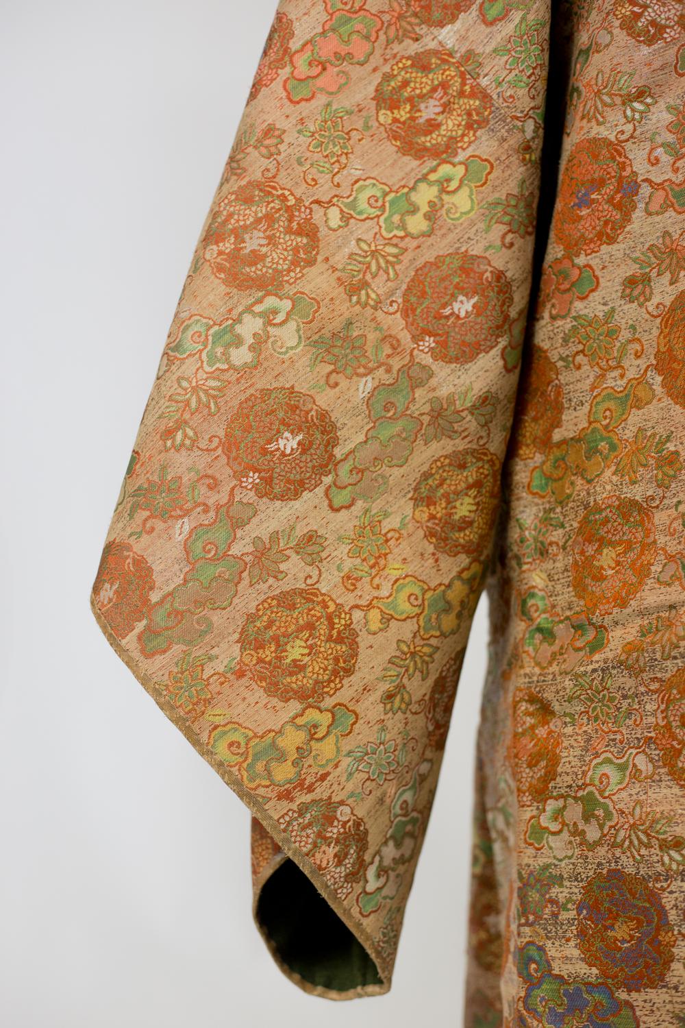 Surcoat Jinbaori for a Japanese dignitary in lampas silk- Japan Edo early 19th c For Sale 4