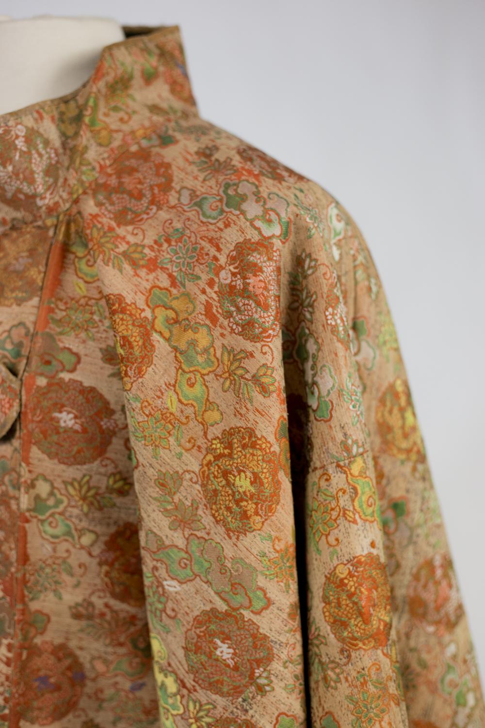 Surcoat Jinbaori for a Japanese dignitary in lampas silk- Japan Edo early 19th c For Sale 9