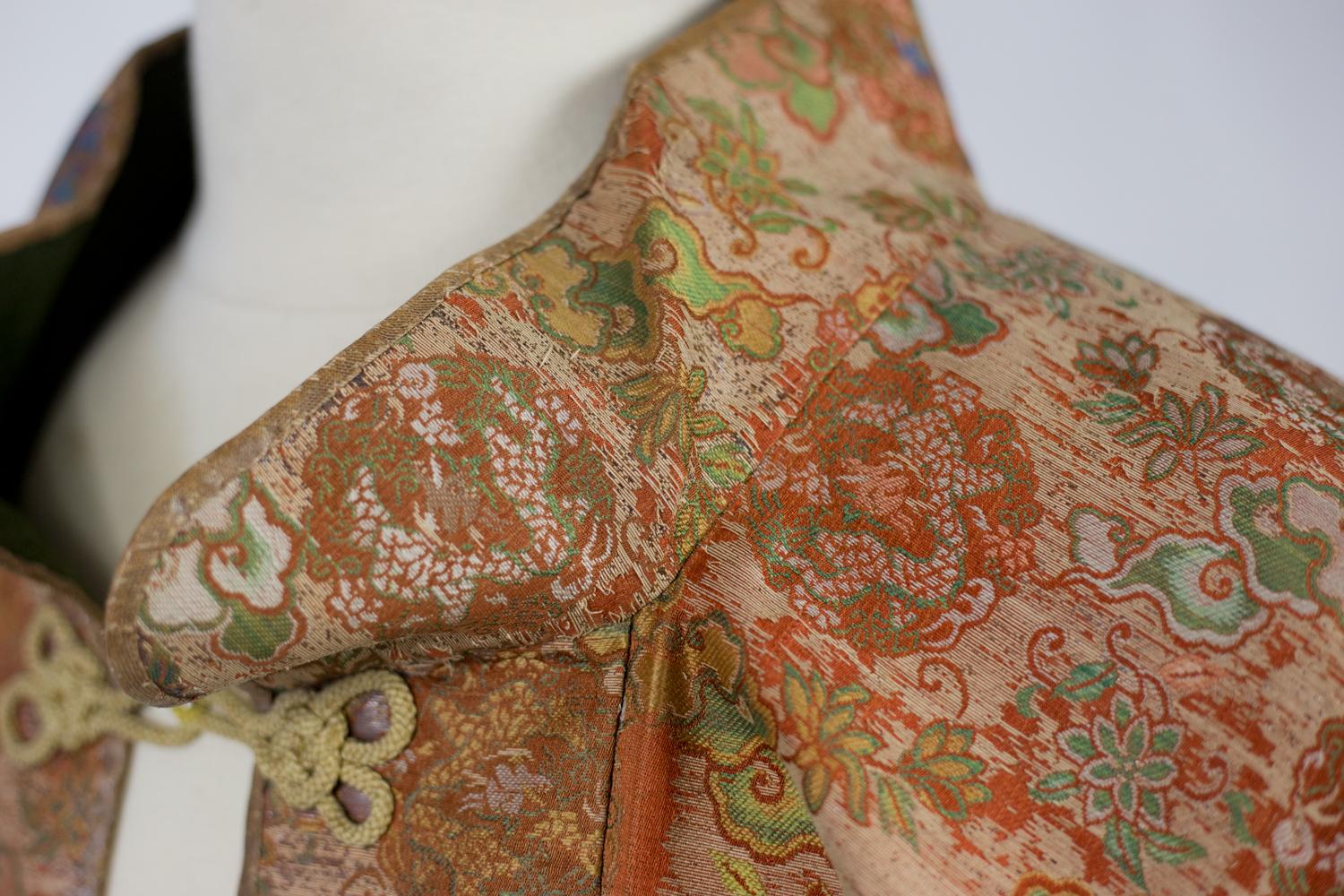 Surcoat Jinbaori for a Japanese dignitary in lampas silk- Japan Edo early 19th c For Sale 10