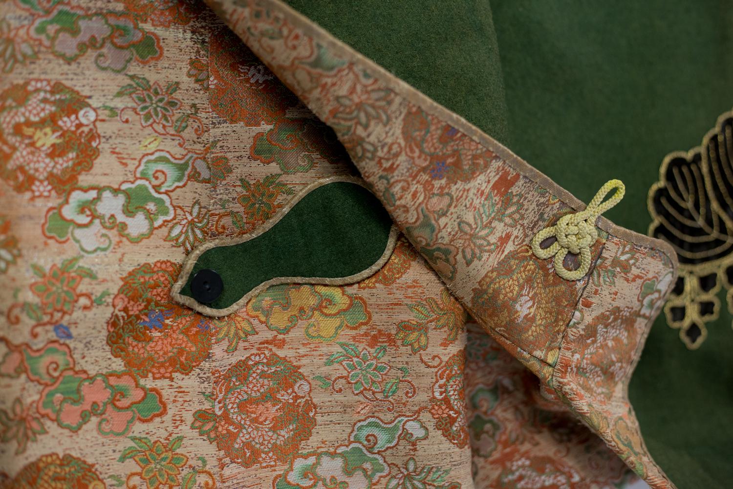 Women's or Men's Surcoat Jinbaori for a Japanese dignitary in lampas silk- Japan Edo early 19th c For Sale