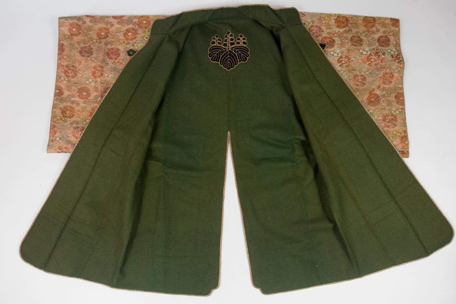 Surcoat Jinbaori for a Japanese dignitary in lampas silk- Japan Edo early 19th c For Sale 1